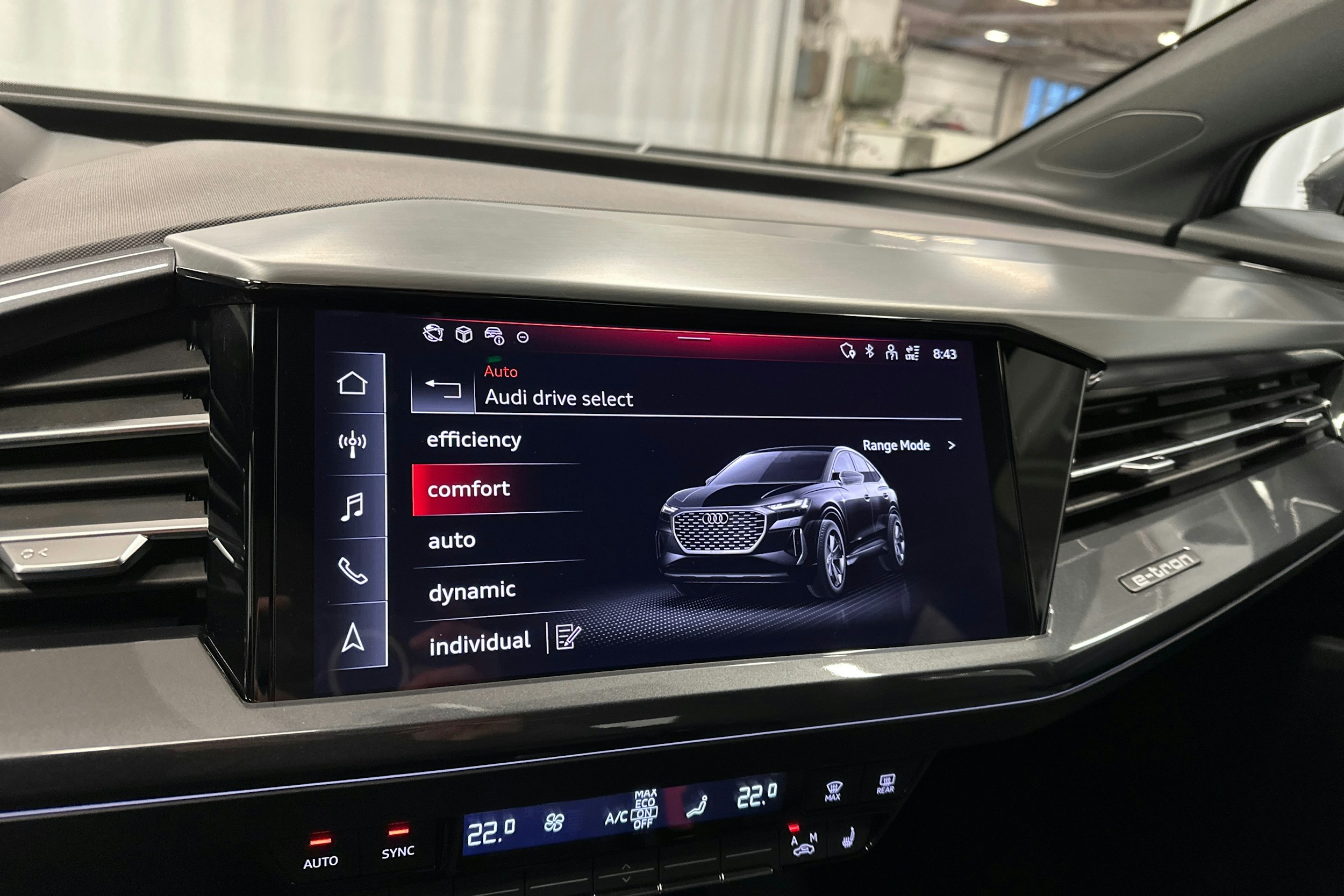 harmaa Audi Q4 e-tron 2024 kuva 23.