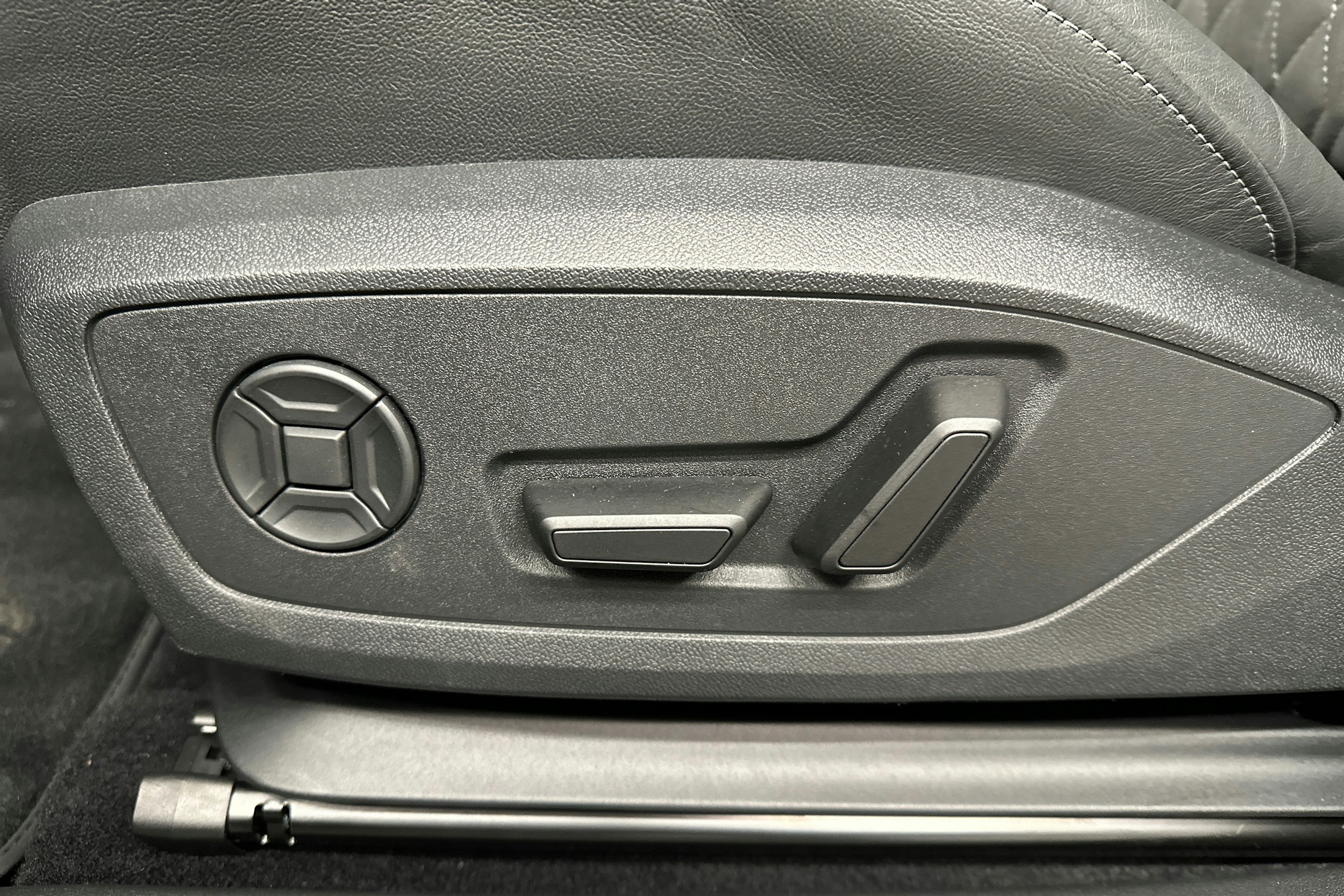 harmaa Audi Q4 e-tron 2024 kuva 29.