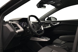 musta Audi Q4 e-tron 2024 kuva 7.