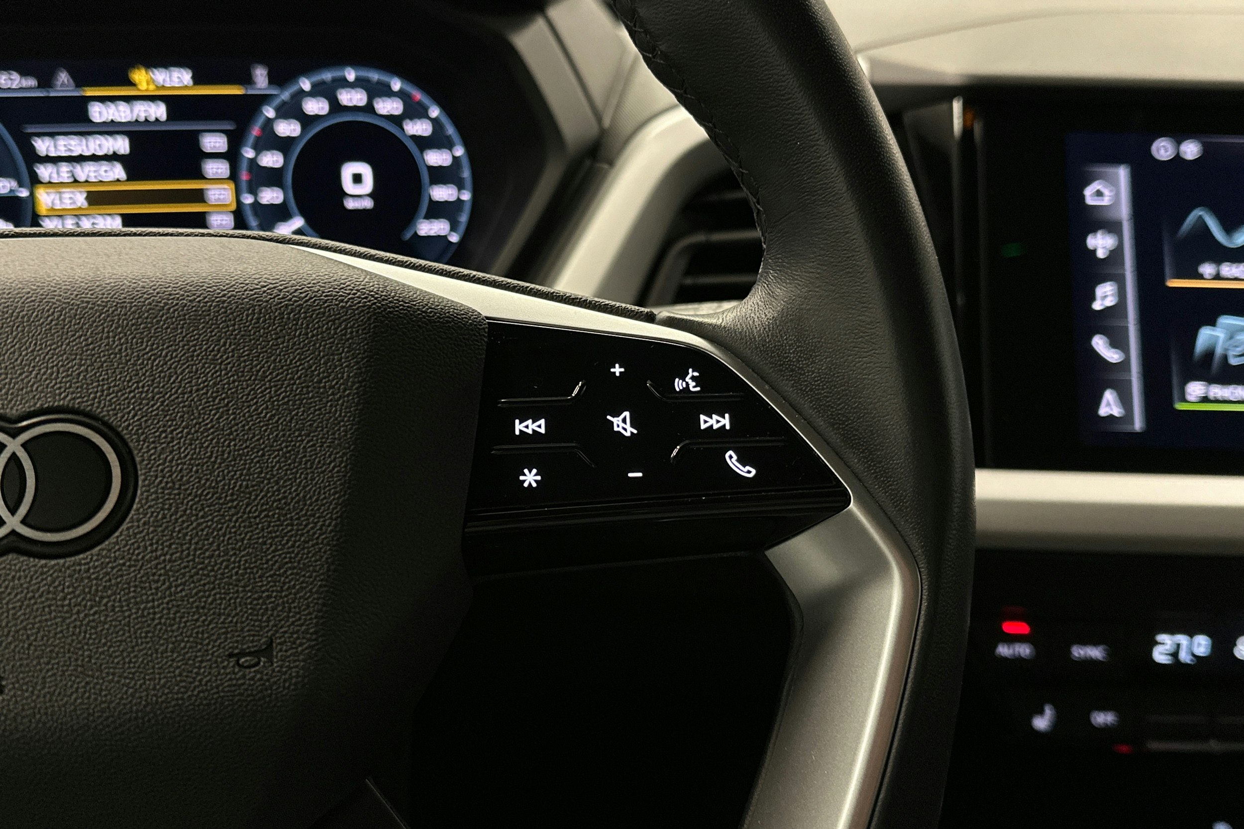 musta Audi Q4 e-tron 2024 kuva 15.