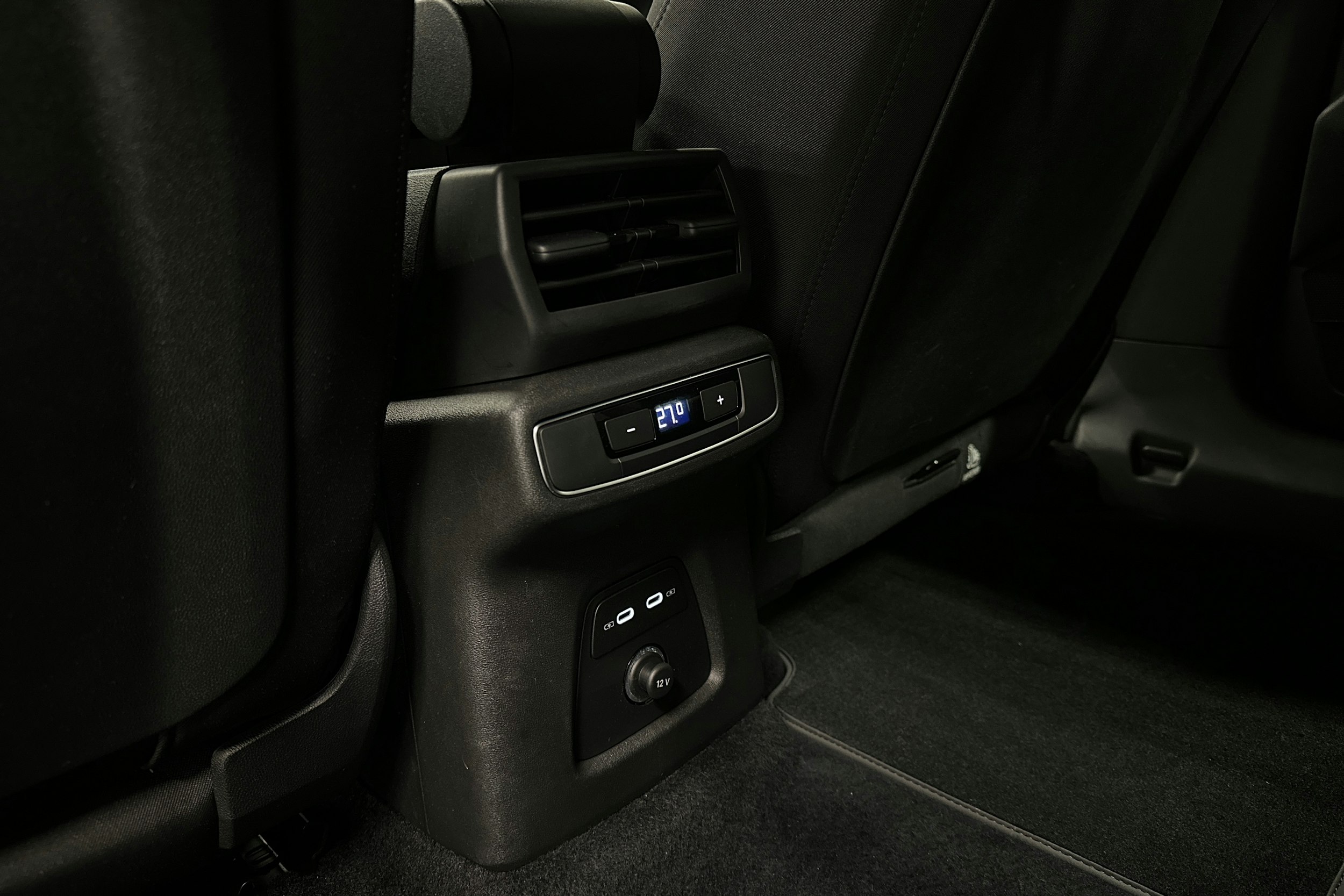 musta Audi Q4 e-tron 2024 kuva 25.