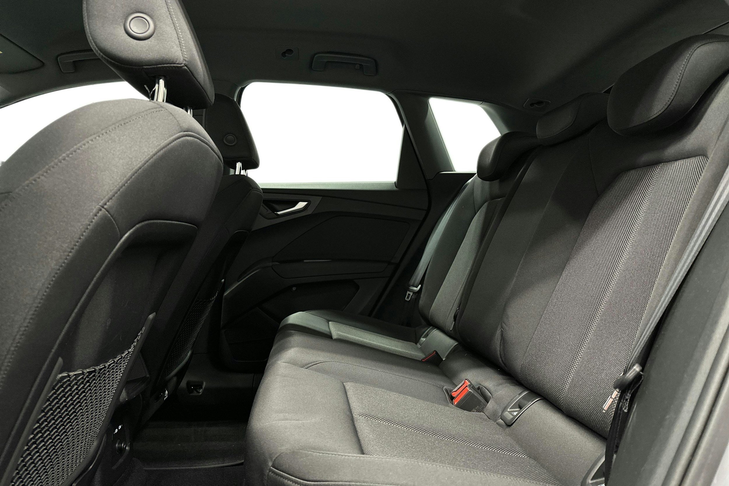 harmaa Audi Q4 e-tron 2024 kuva 10.