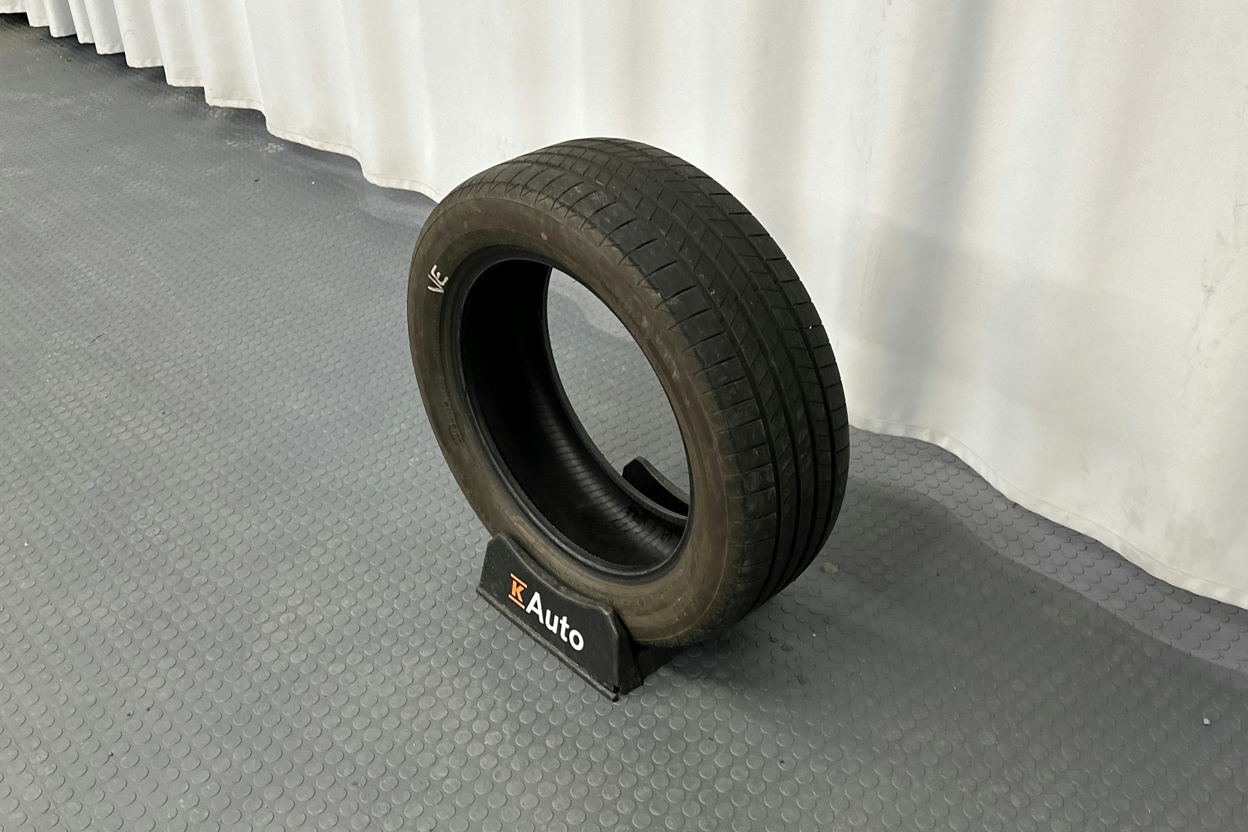 harmaa Audi Q4 e-tron 2024 kuva 13.