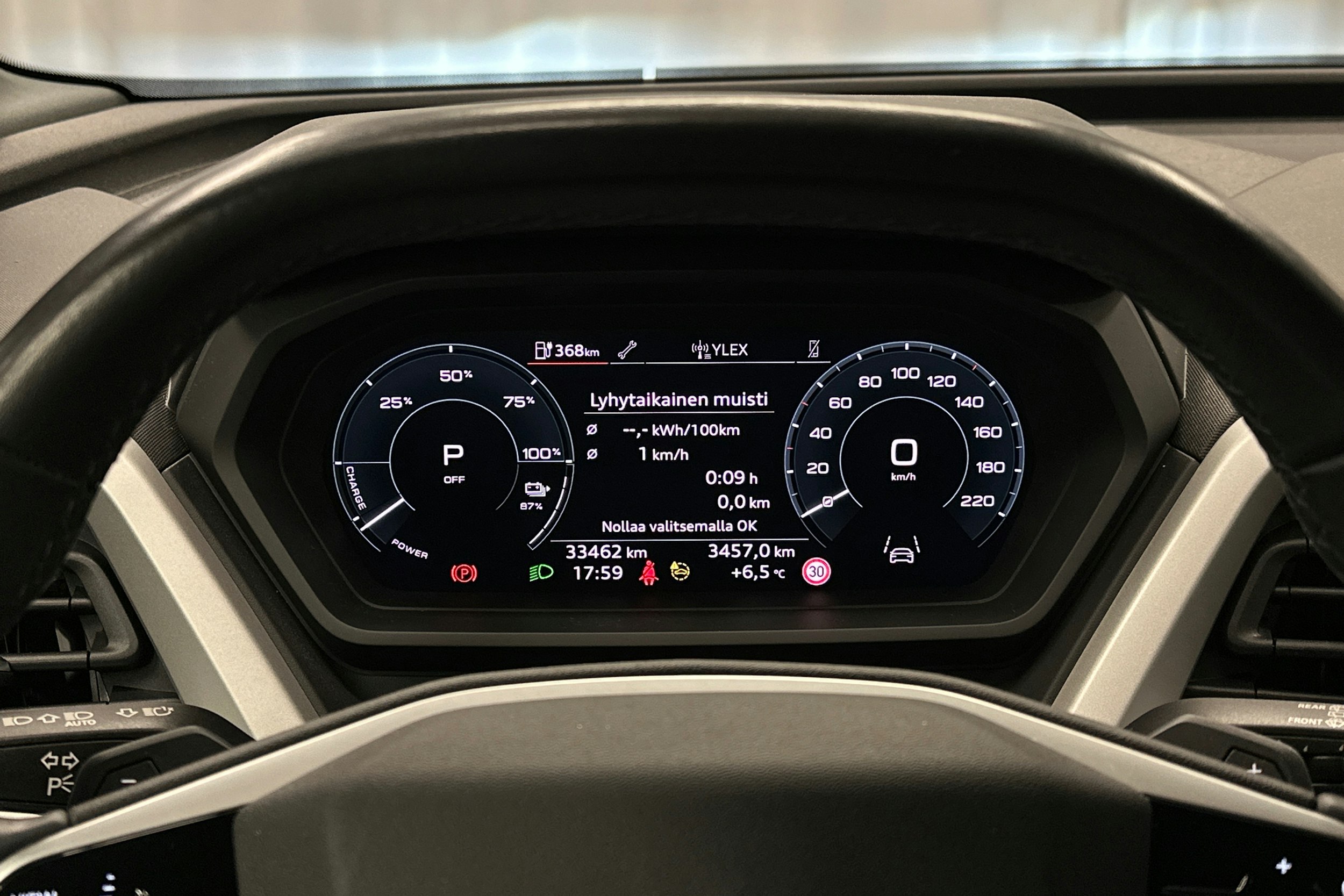 harmaa Audi Q4 e-tron 2024 kuva 16.