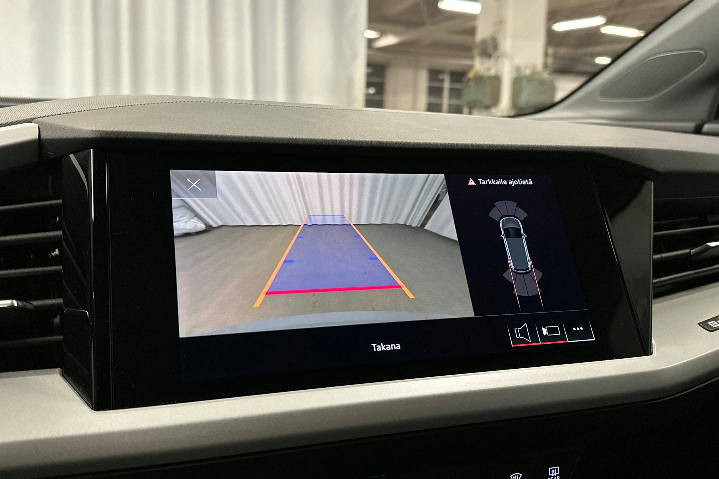 harmaa Audi Q4 e-tron 2024 kuva 18.