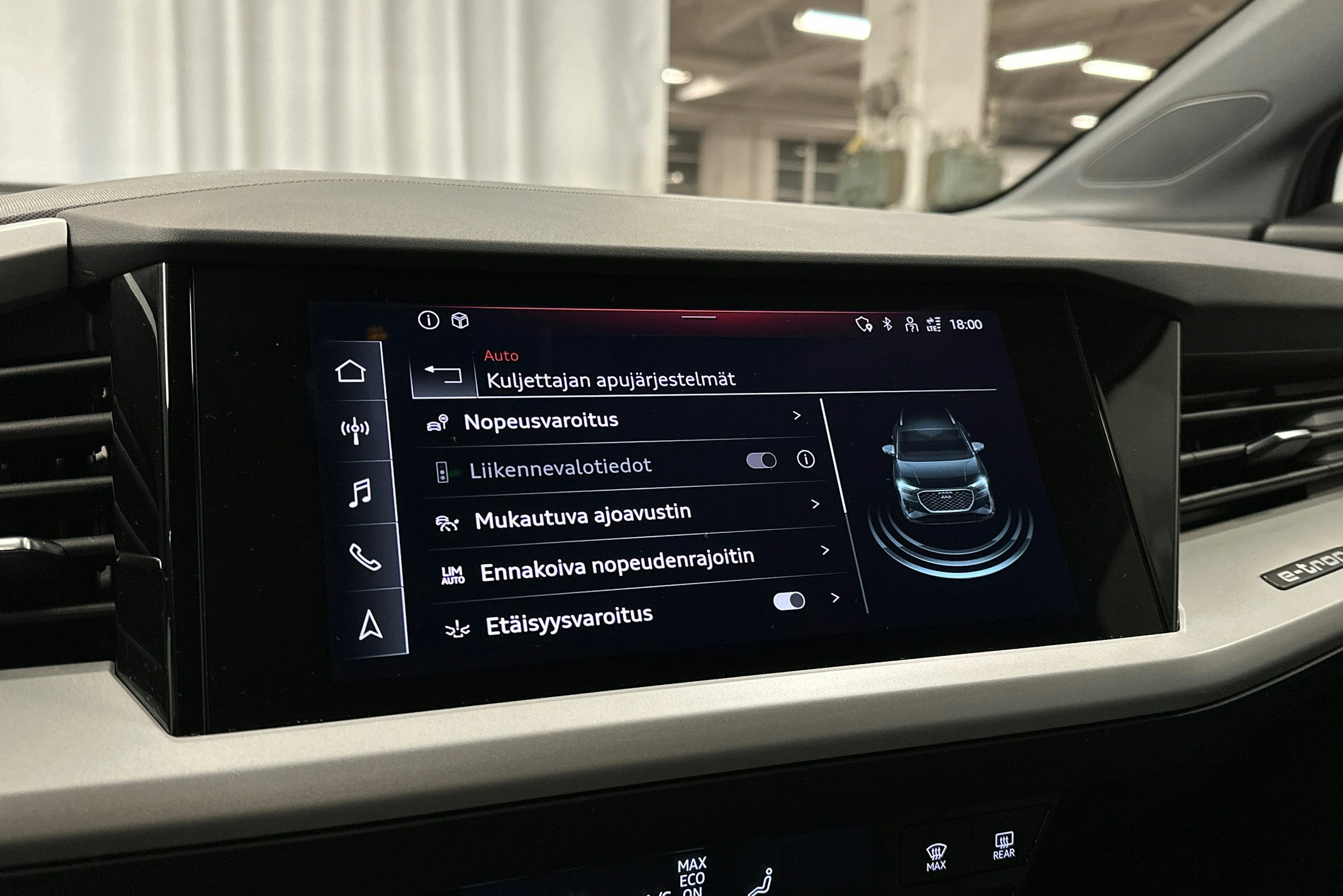 harmaa Audi Q4 e-tron 2024 kuva 20.