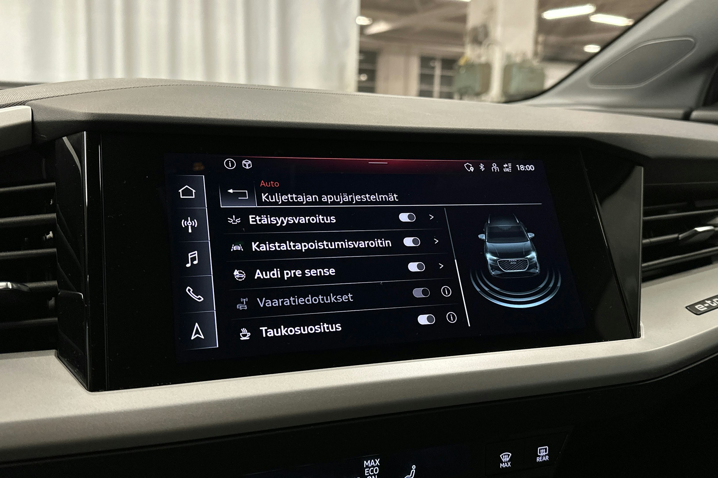 harmaa Audi Q4 e-tron 2024 kuva 21.