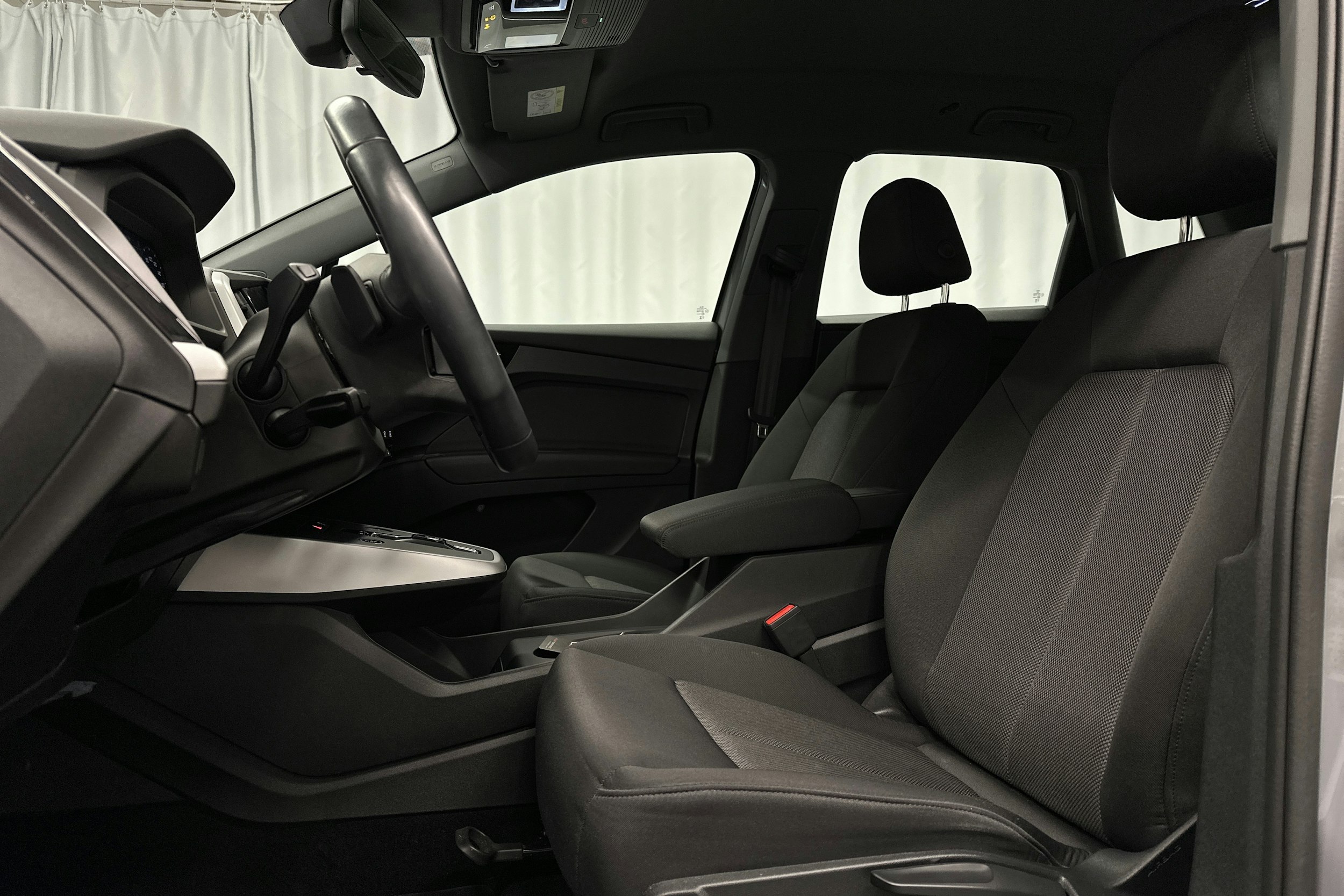 harmaa Audi Q4 e-tron 2024 kuva 24.