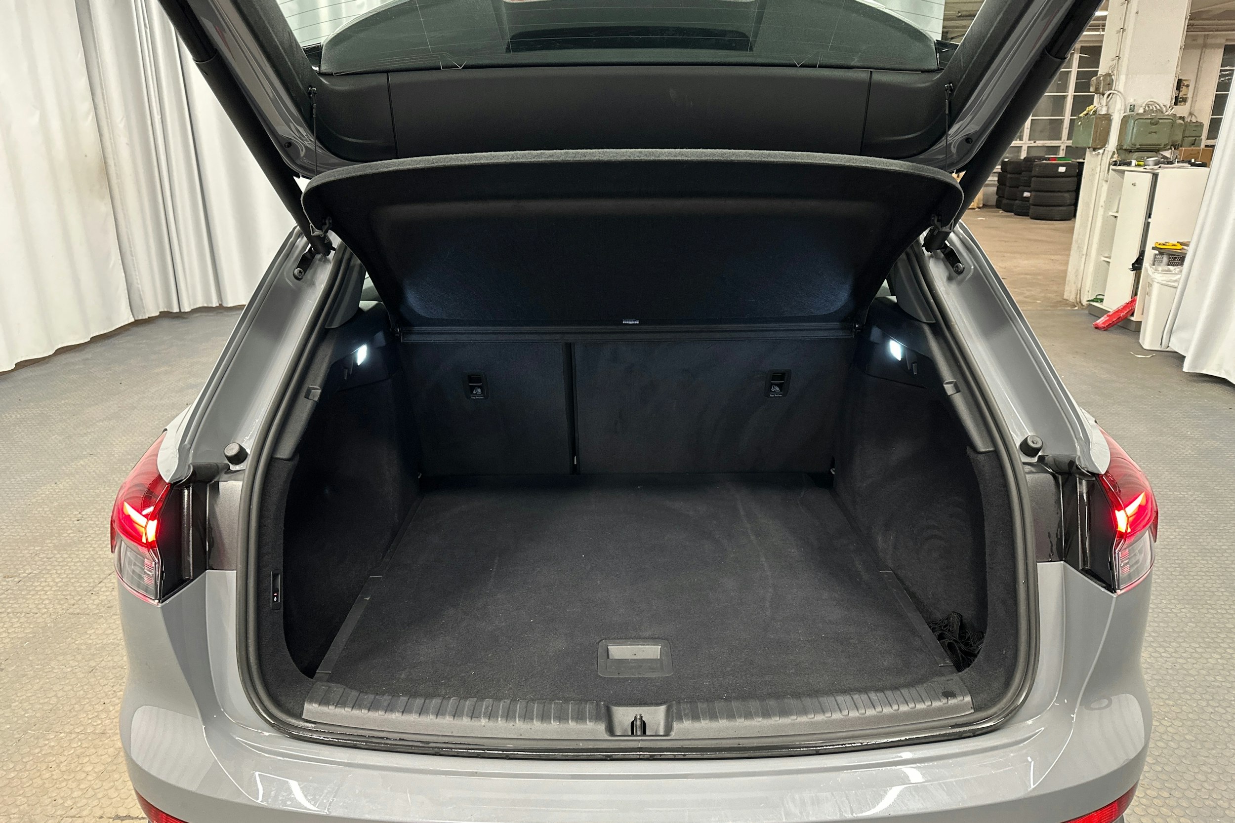 harmaa Audi Q4 e-tron 2024 kuva 25.