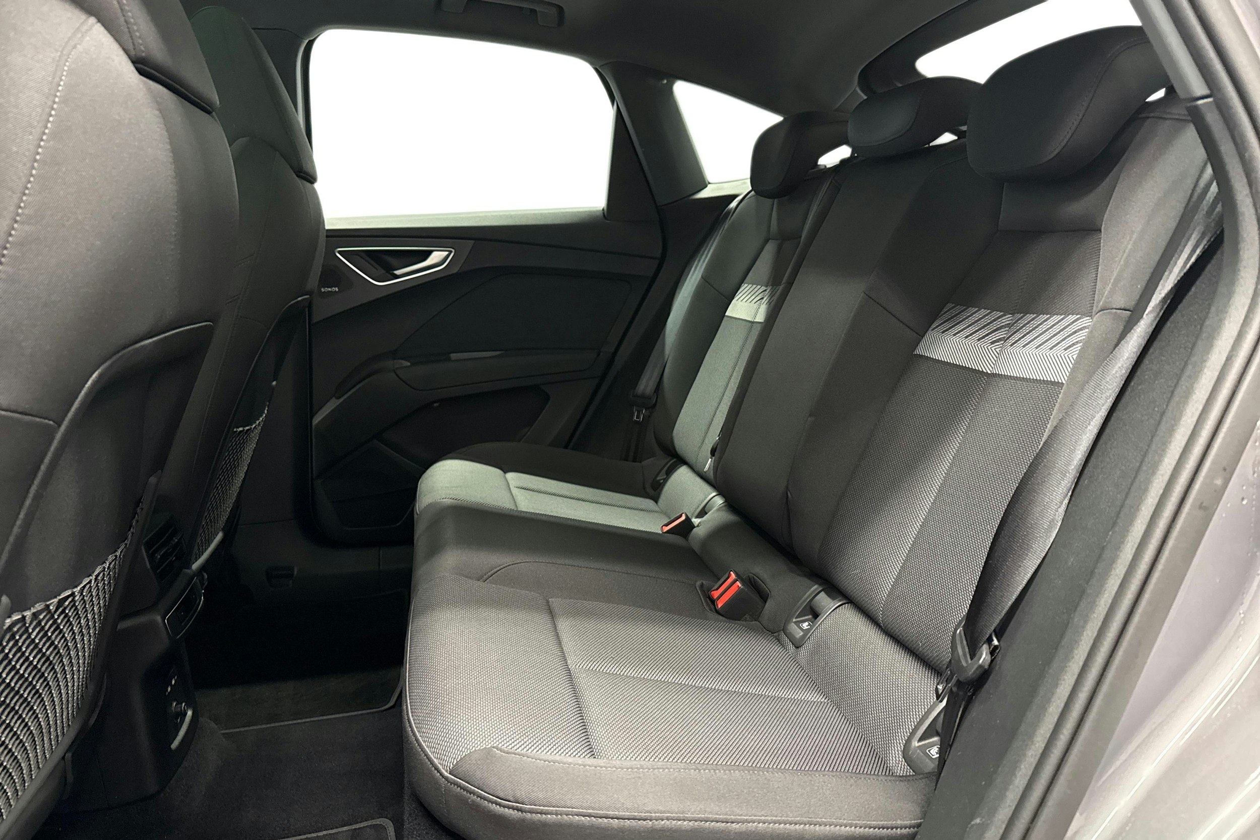 harmaa Audi Q4 e-tron 2024 kuva 10.