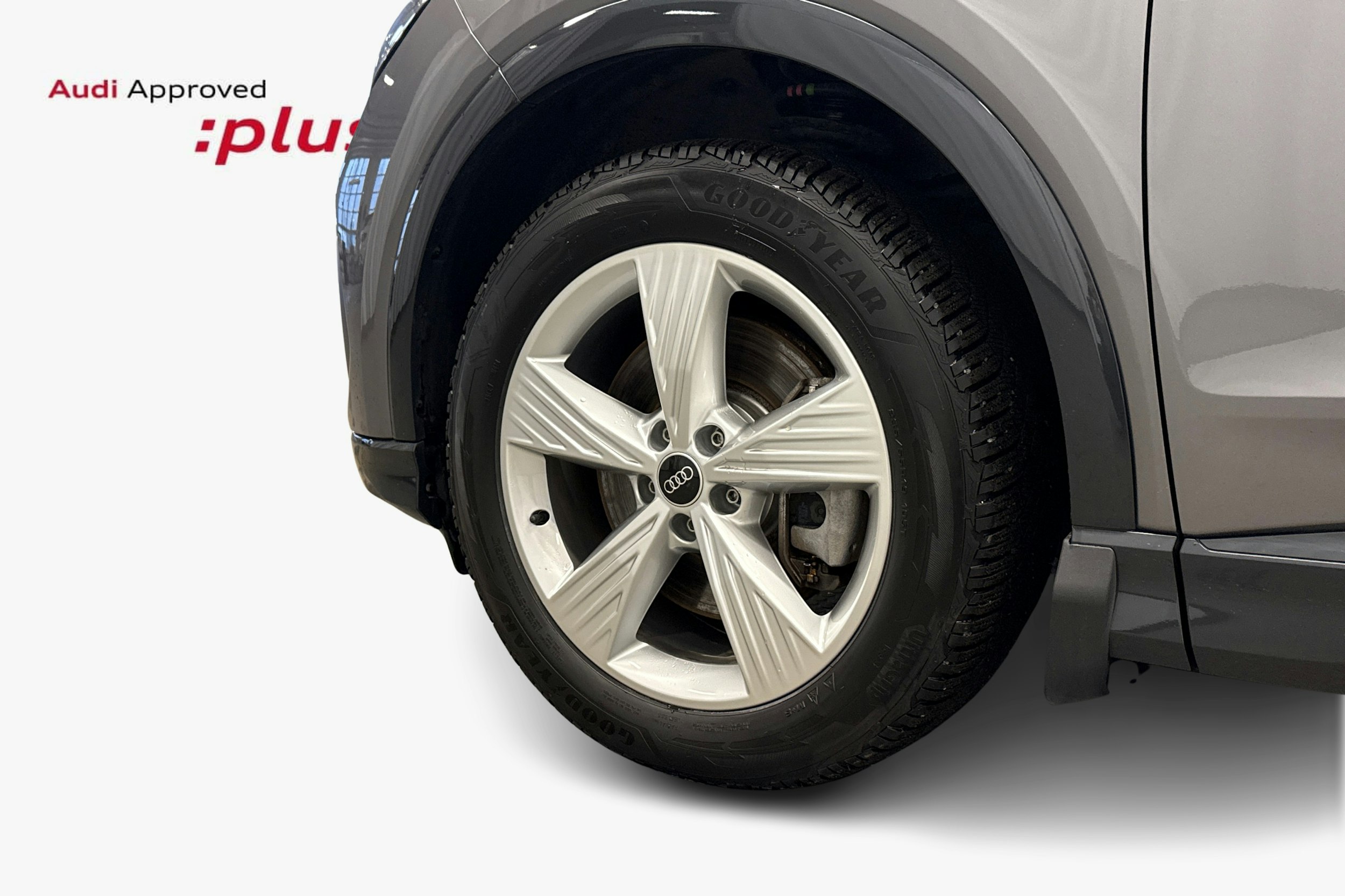 harmaa Audi Q4 e-tron 2024 kuva 11.