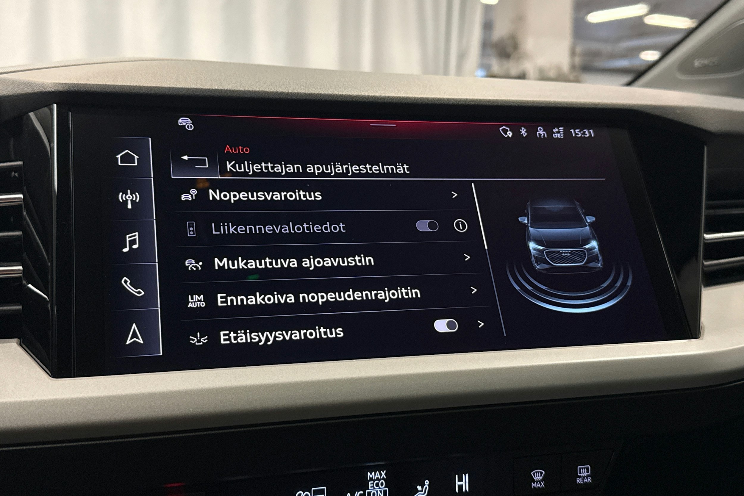 harmaa Audi Q4 e-tron 2024 kuva 18.