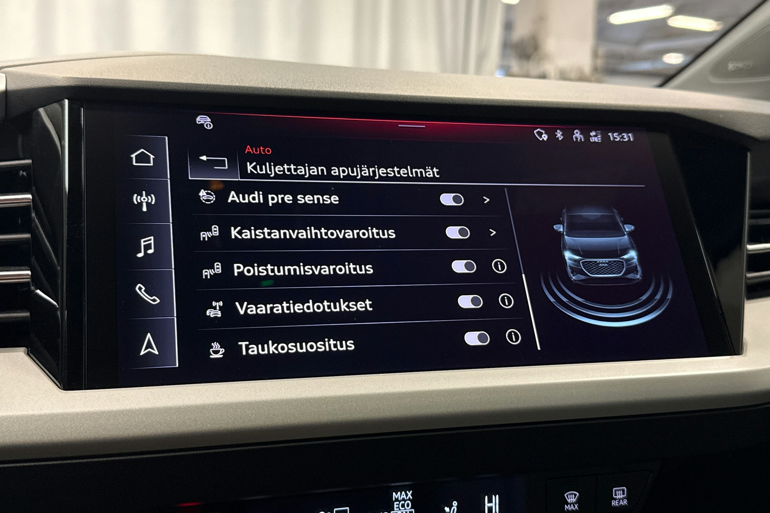 harmaa Audi Q4 e-tron 2024 kuva 19.