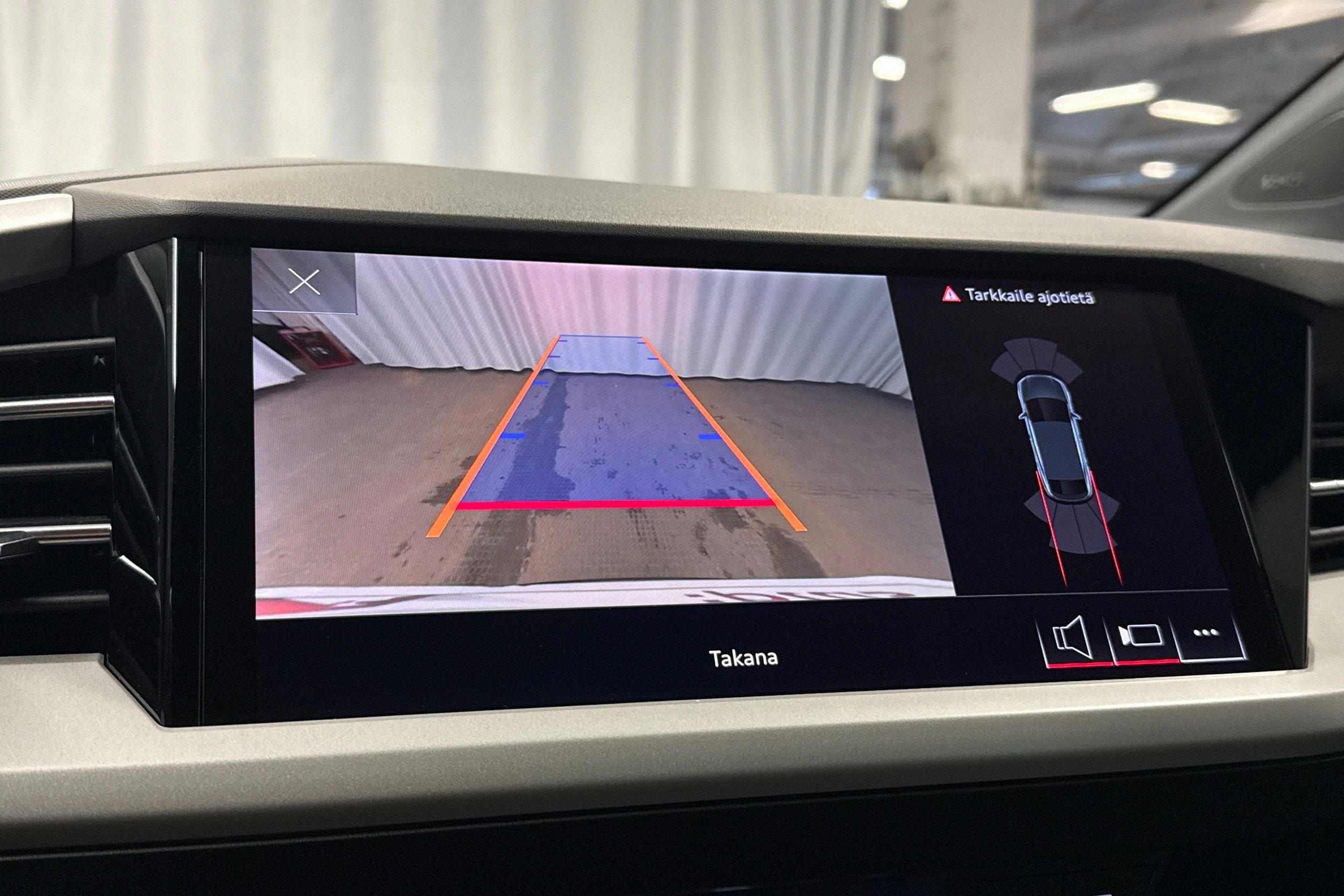 harmaa Audi Q4 e-tron 2024 kuva 20.