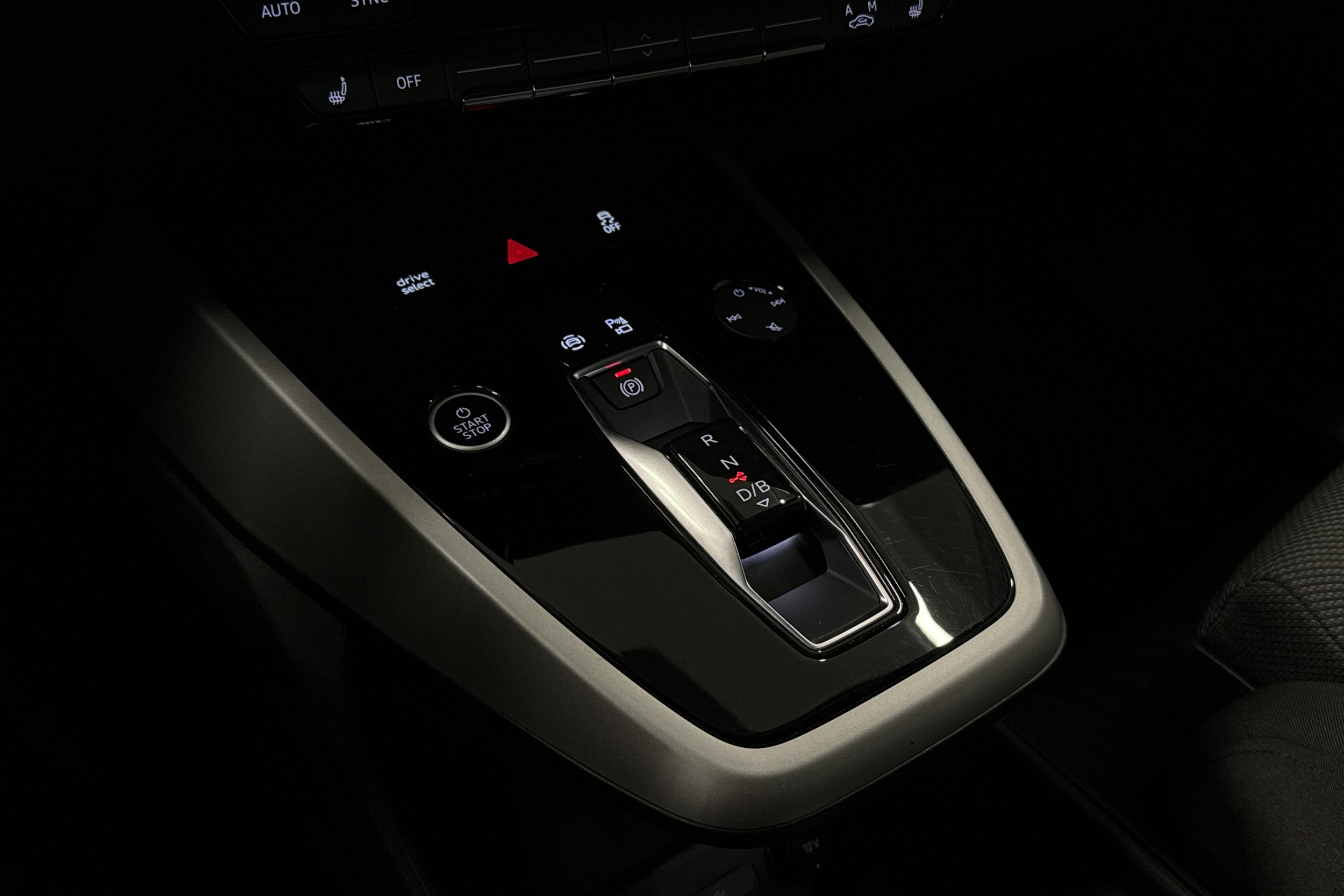 harmaa Audi Q4 e-tron 2024 kuva 25.