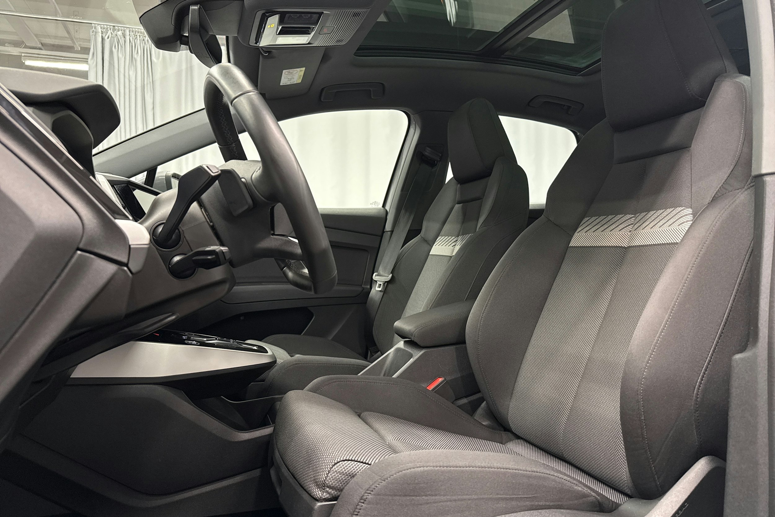 harmaa Audi Q4 e-tron 2024 kuva 27.