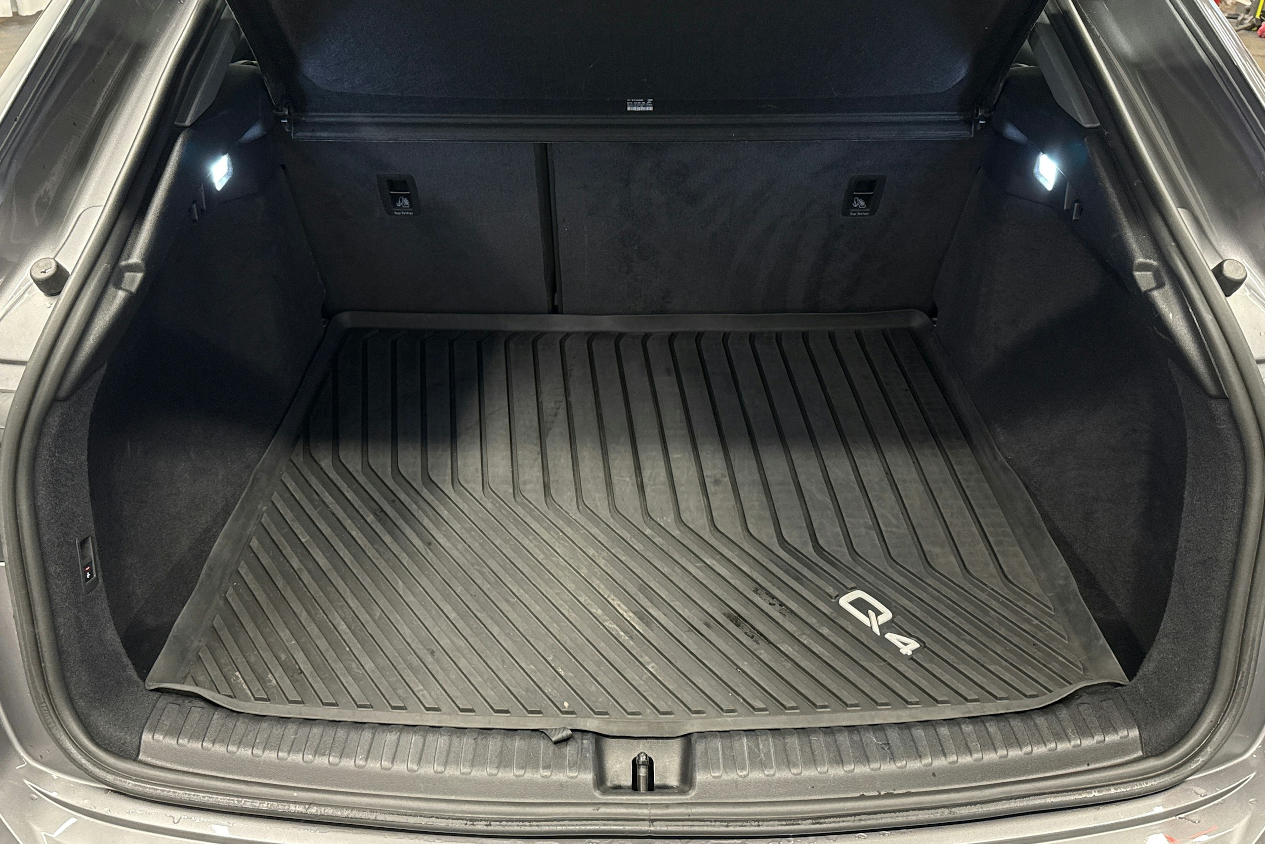 harmaa Audi Q4 e-tron 2024 kuva 29.