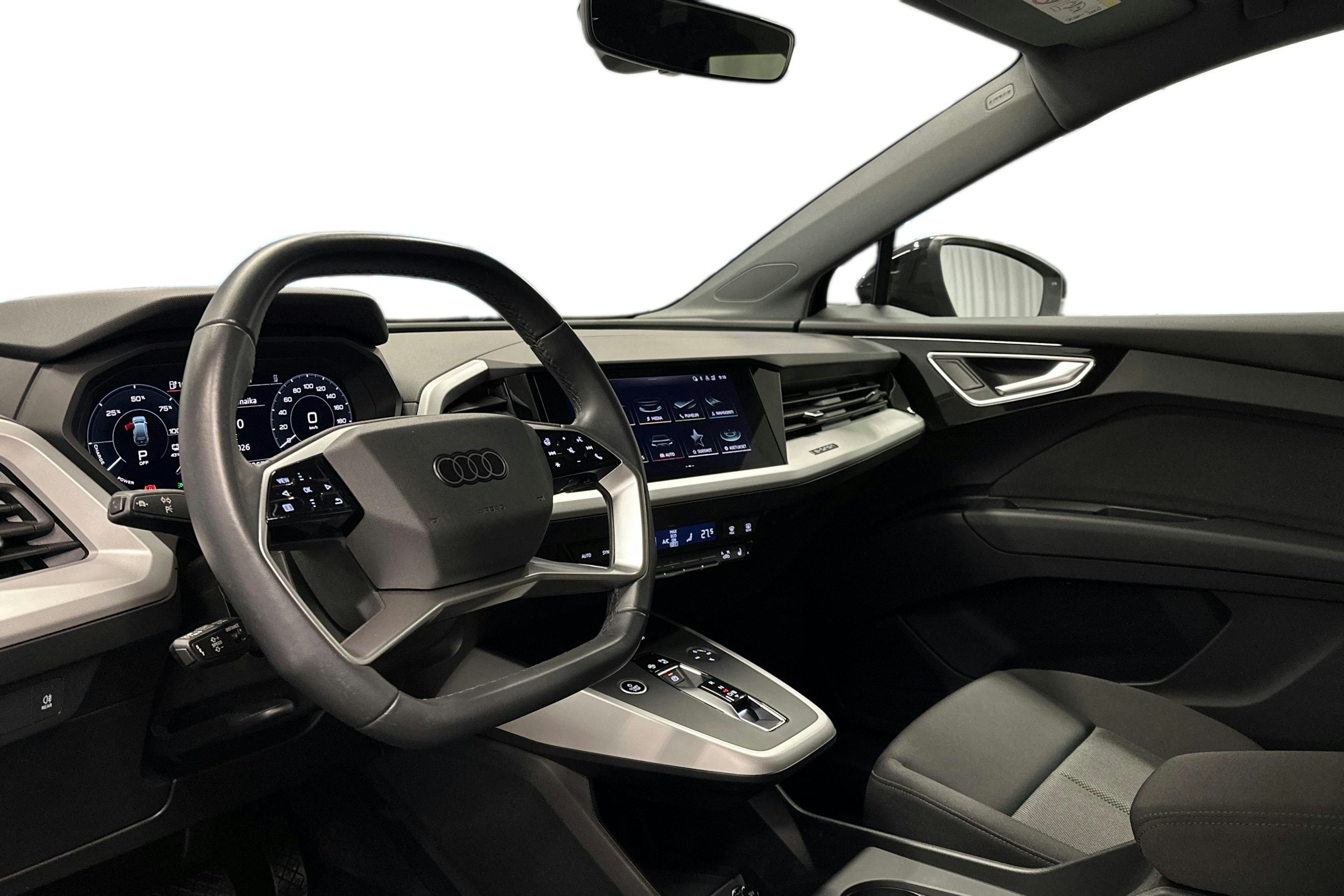 musta Audi Q4 e-tron 2024 kuva 7.