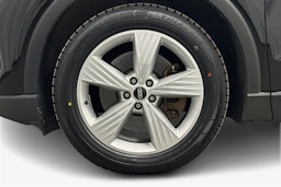 musta Audi Q4 e-tron 2024 kuva 11.