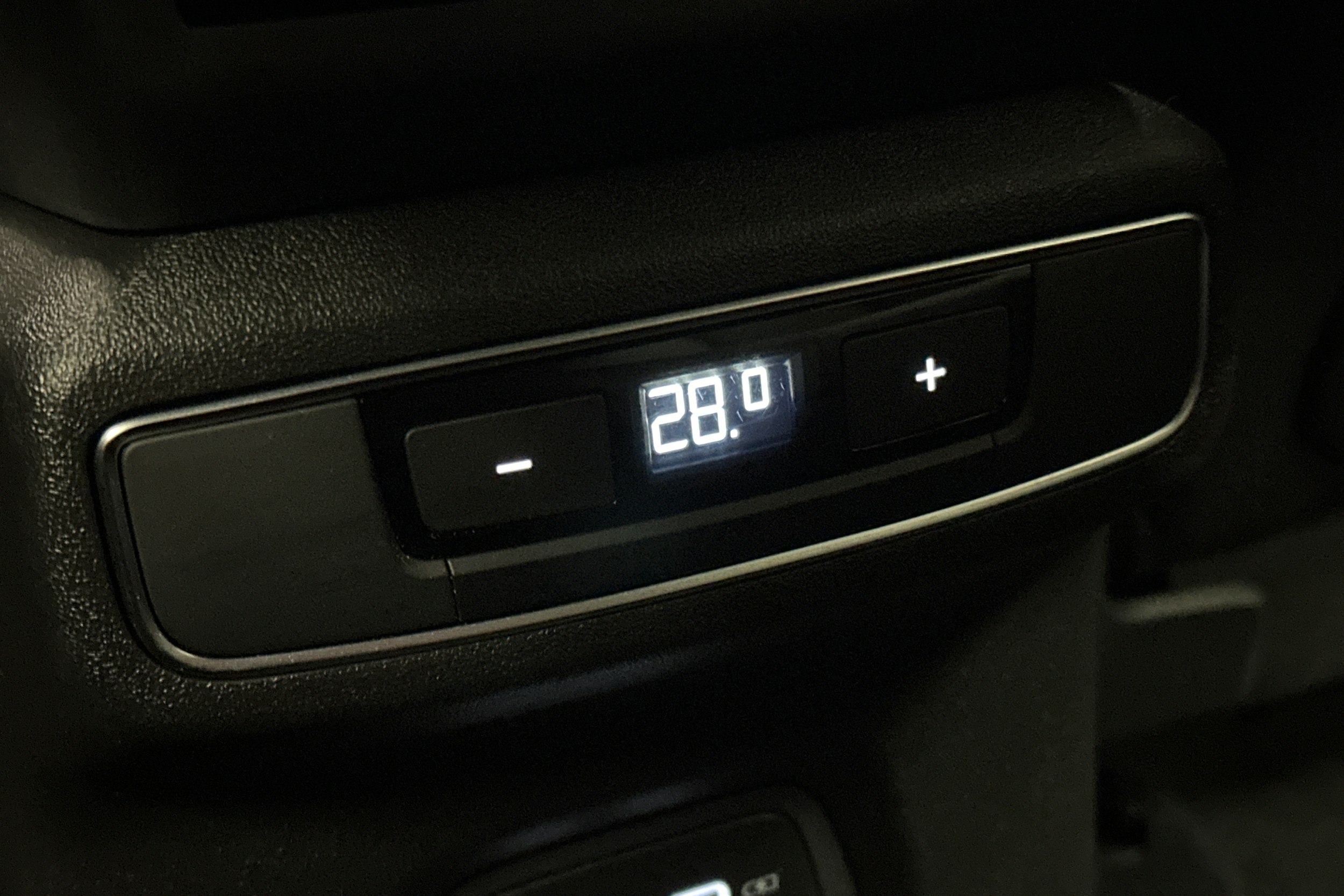 musta Audi Q4 e-tron 2024 kuva 17.