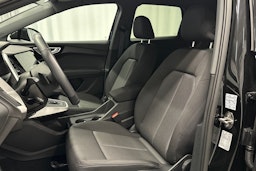 musta Audi Q4 e-tron 2024 kuva 18.