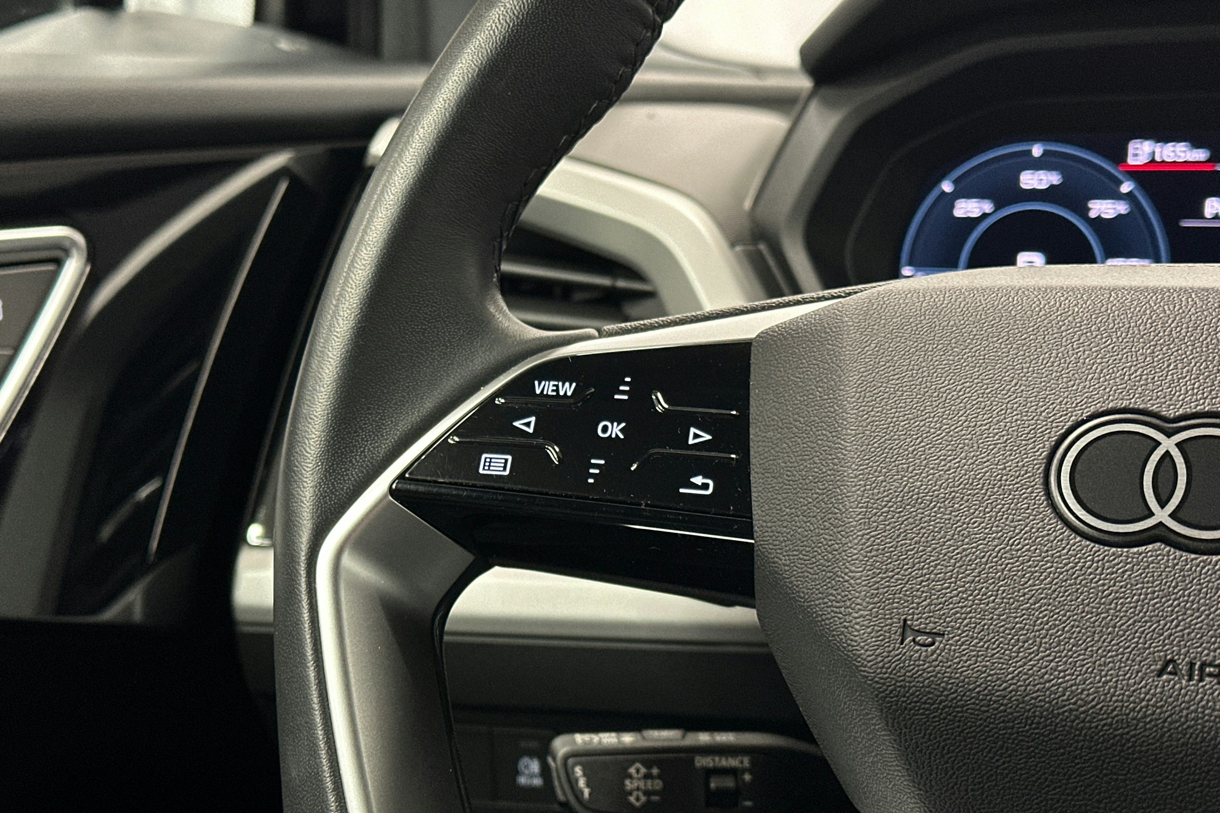 musta Audi Q4 e-tron 2024 kuva 20.