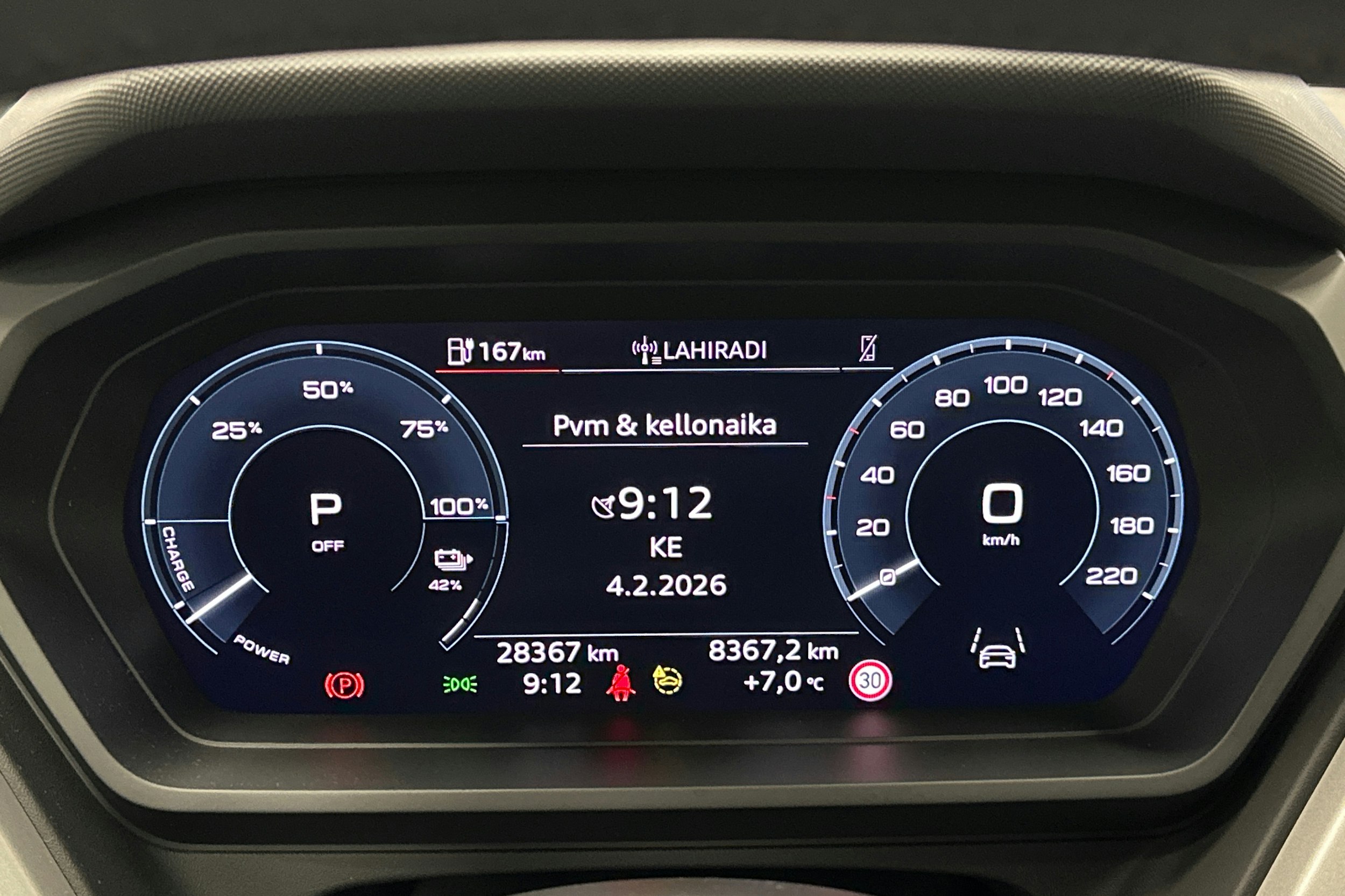 musta Audi Q4 e-tron 2024 kuva 23.