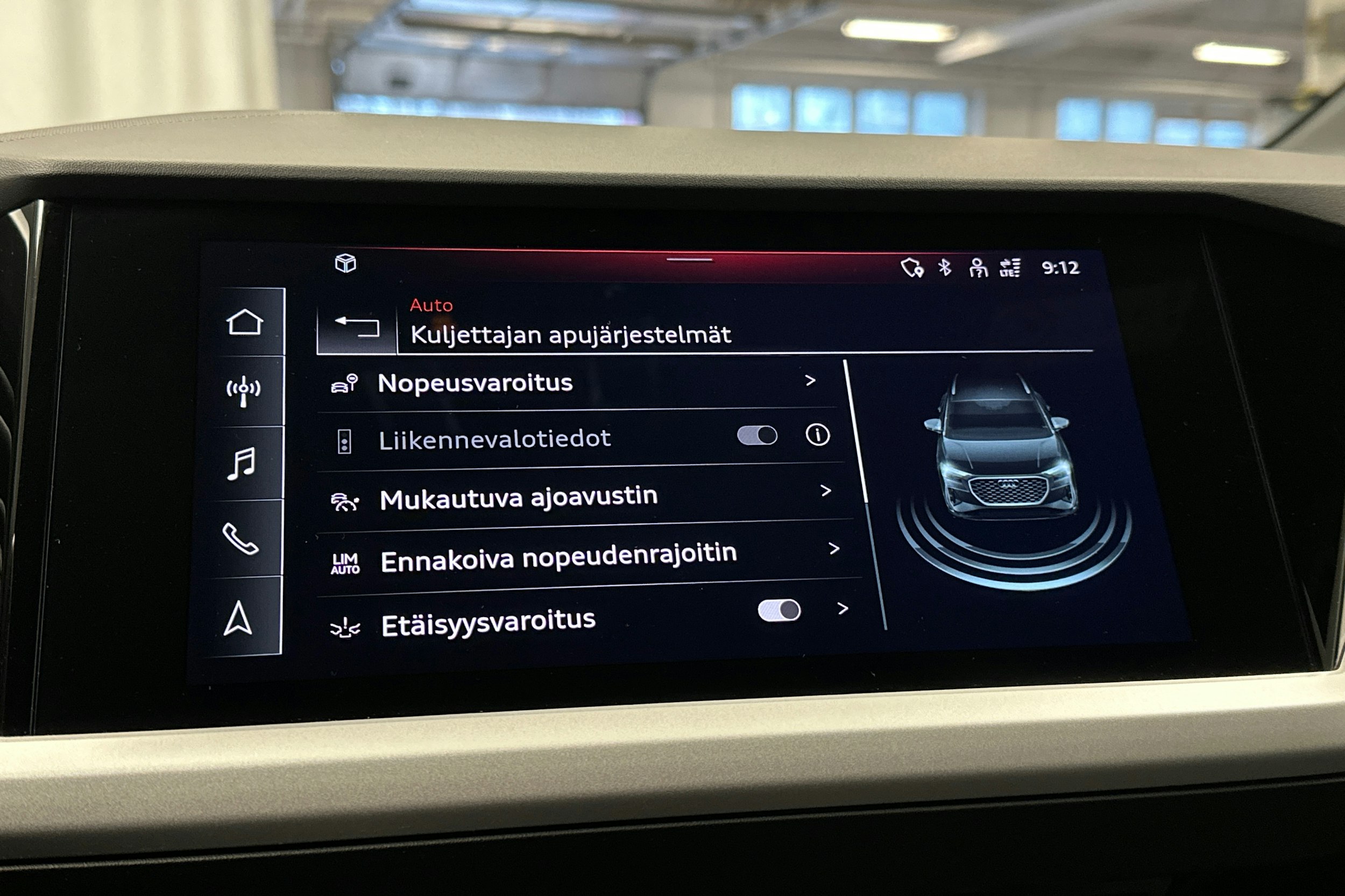 musta Audi Q4 e-tron 2024 kuva 26.