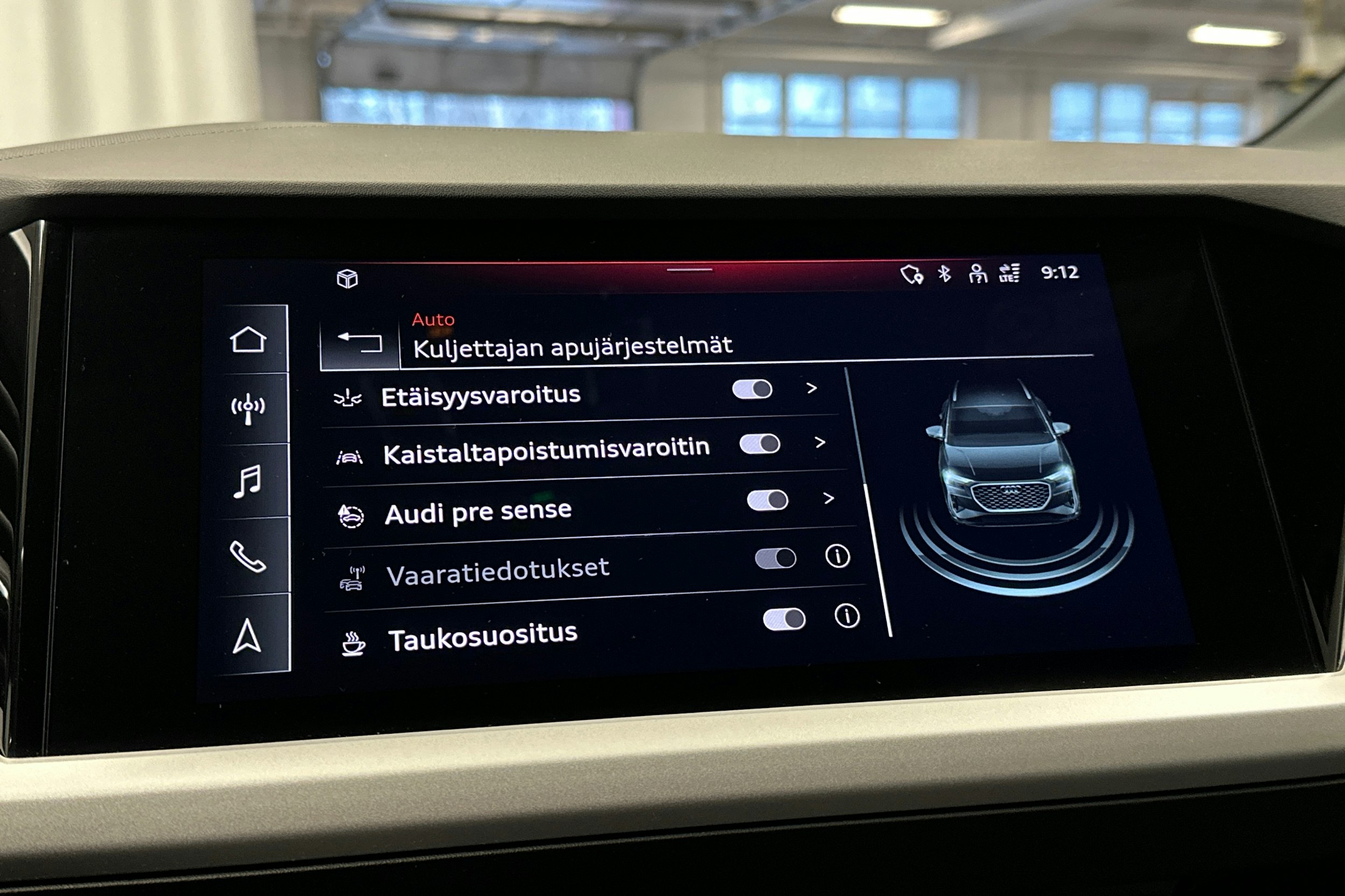 musta Audi Q4 e-tron 2024 kuva 27.