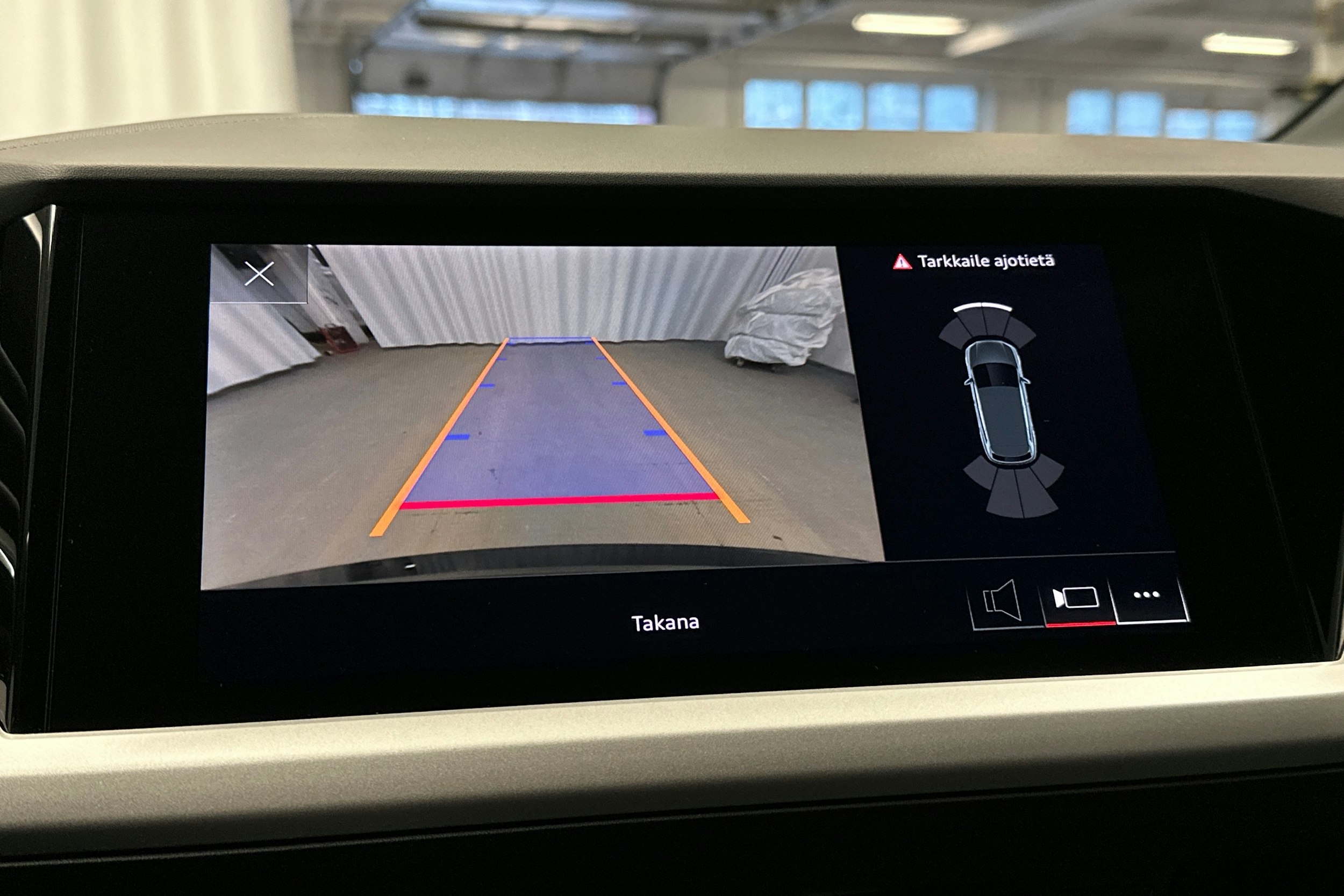 musta Audi Q4 e-tron 2024 kuva 28.