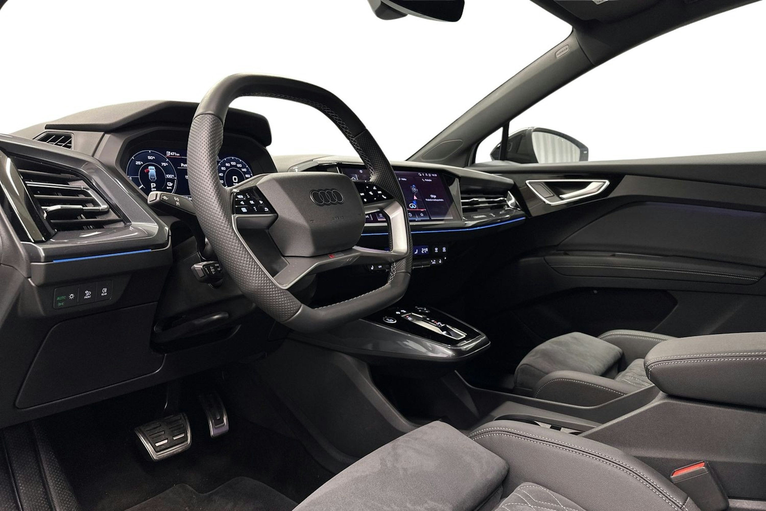 valkoinen Audi Q4 e-tron 2024 kuva 7.