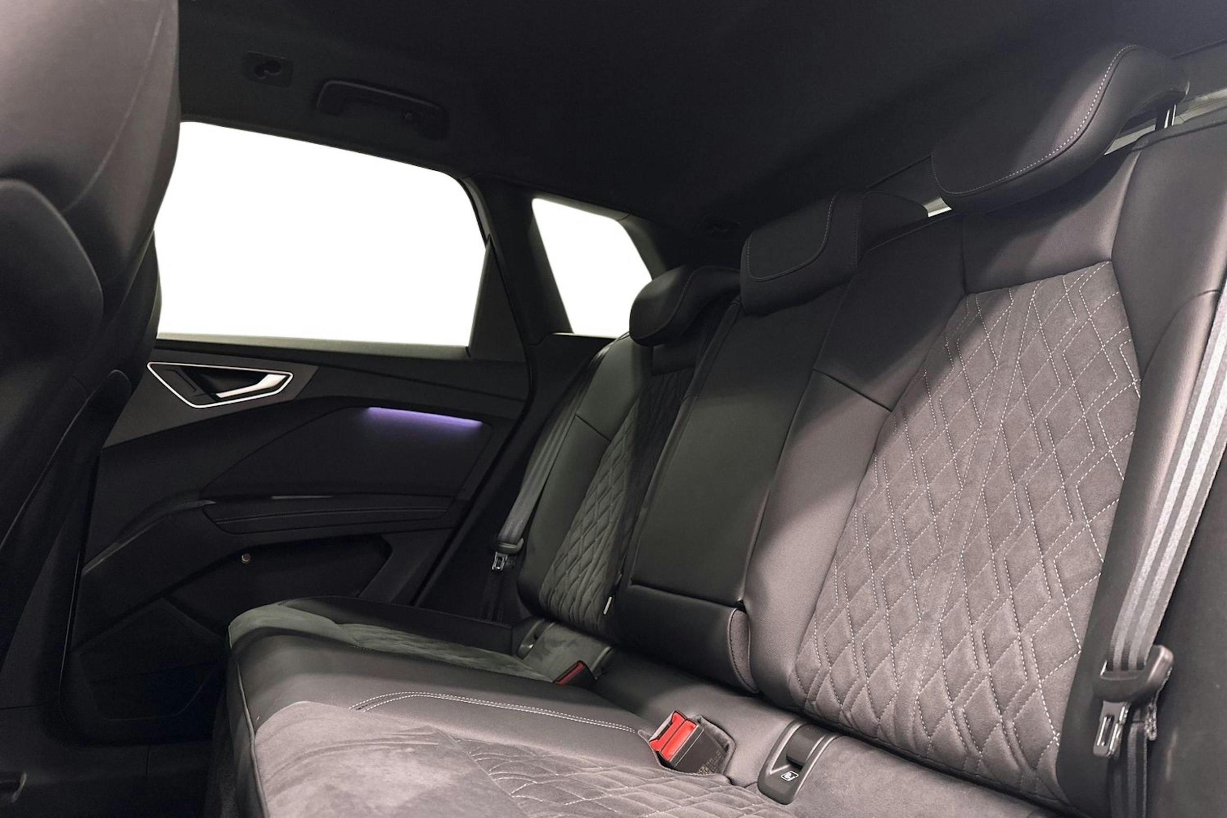 valkoinen Audi Q4 e-tron 2024 kuva 10.