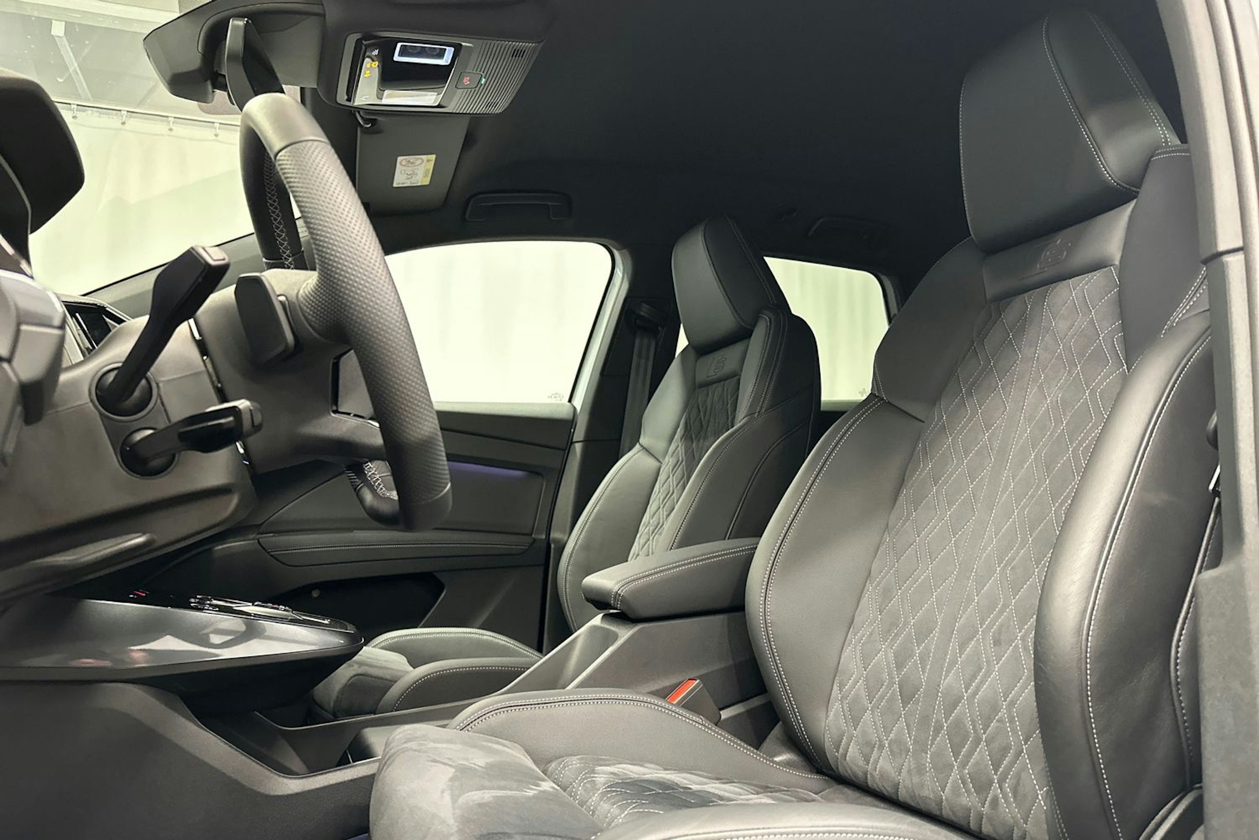 valkoinen Audi Q4 e-tron 2024 kuva 14.