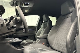 valkoinen Audi Q4 e-tron 2024 kuva 14.
