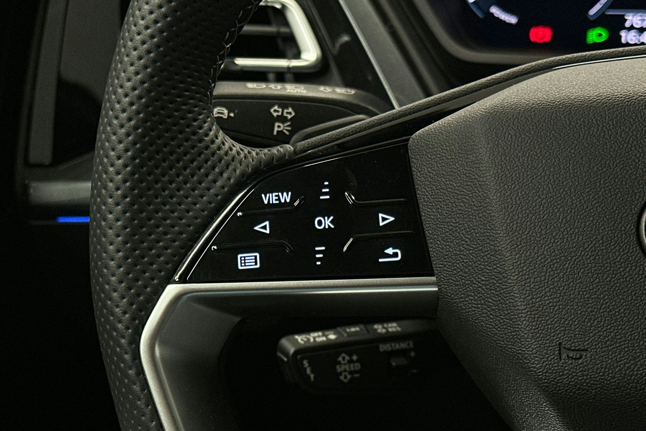 valkoinen Audi Q4 e-tron 2024 kuva 15.