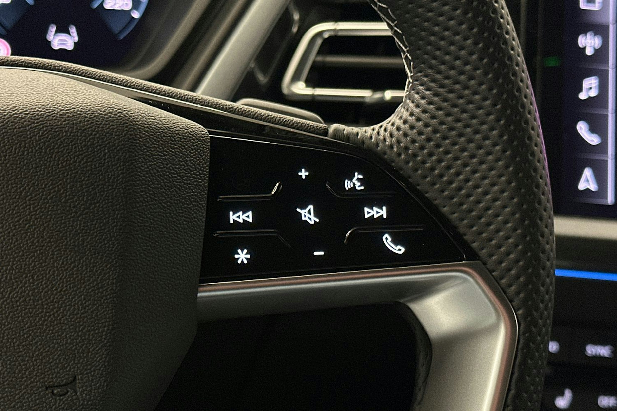 valkoinen Audi Q4 e-tron 2024 kuva 16.