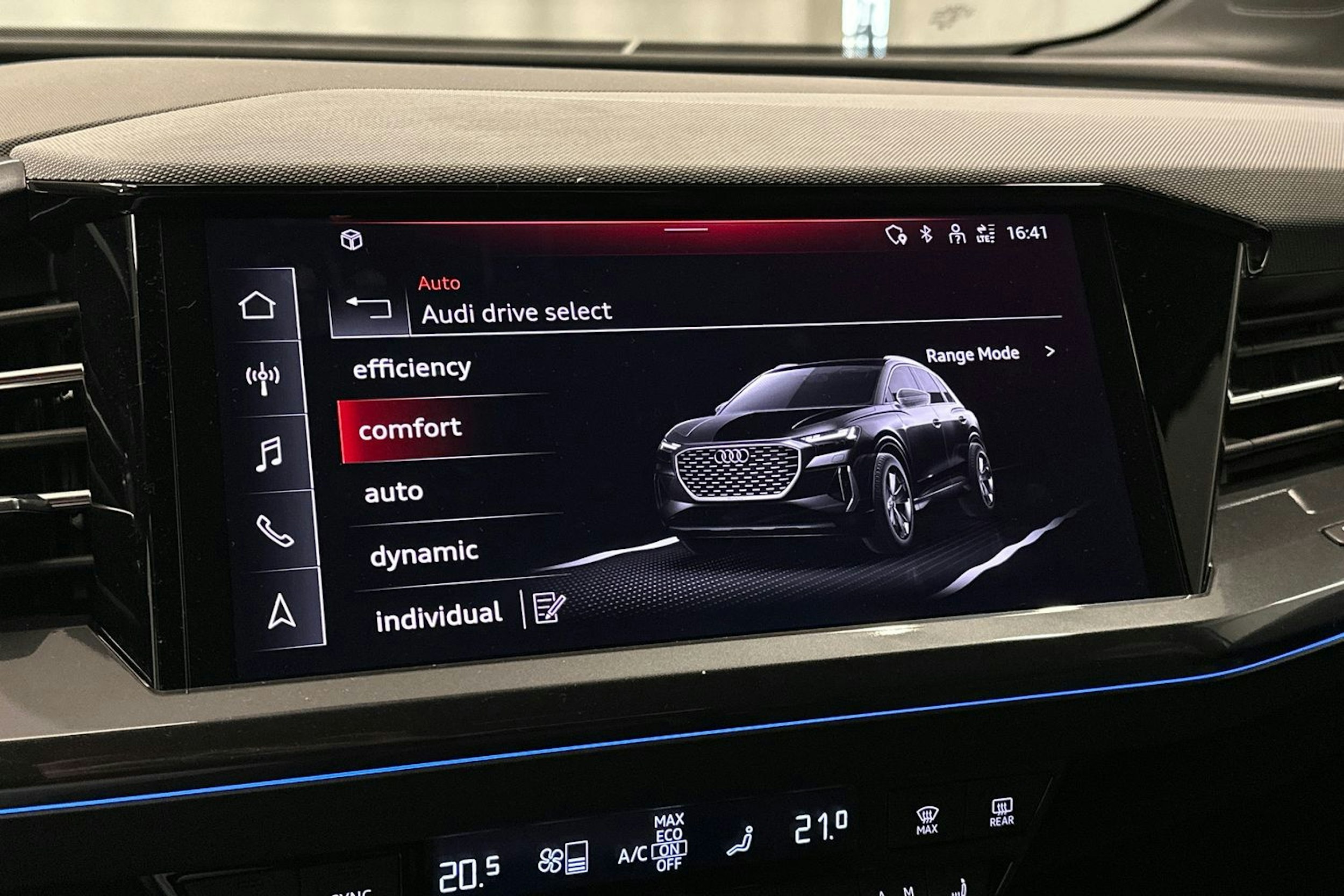 valkoinen Audi Q4 e-tron 2024 kuva 21.