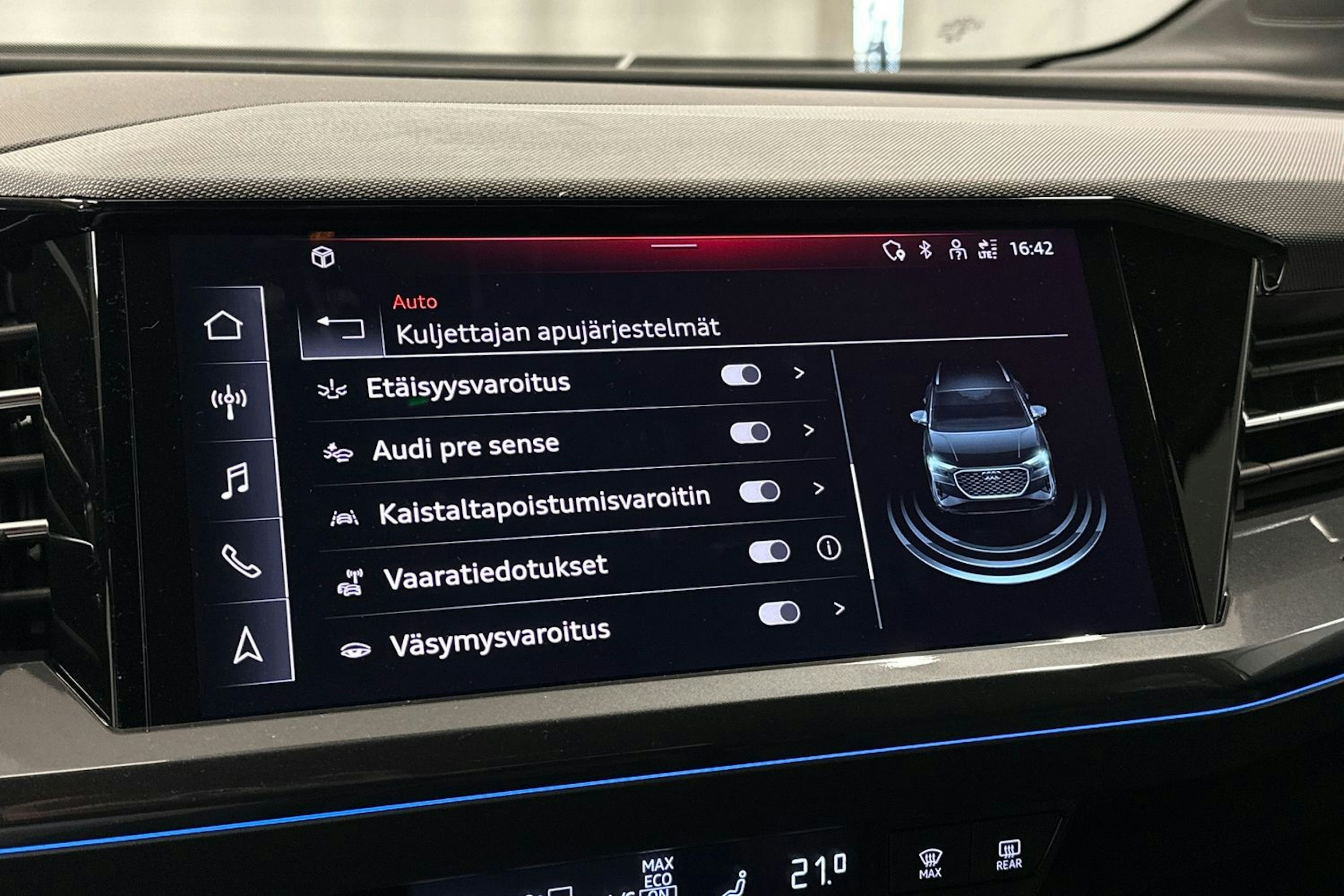 valkoinen Audi Q4 e-tron 2024 kuva 25.