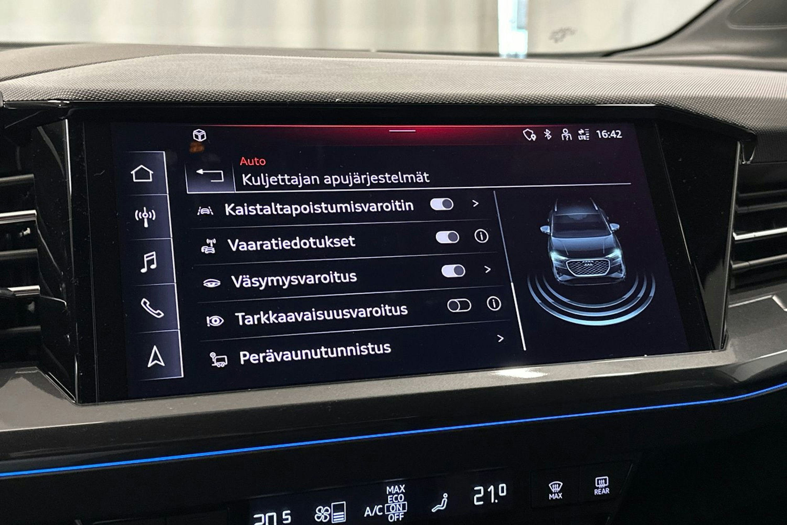 valkoinen Audi Q4 e-tron 2024 kuva 26.