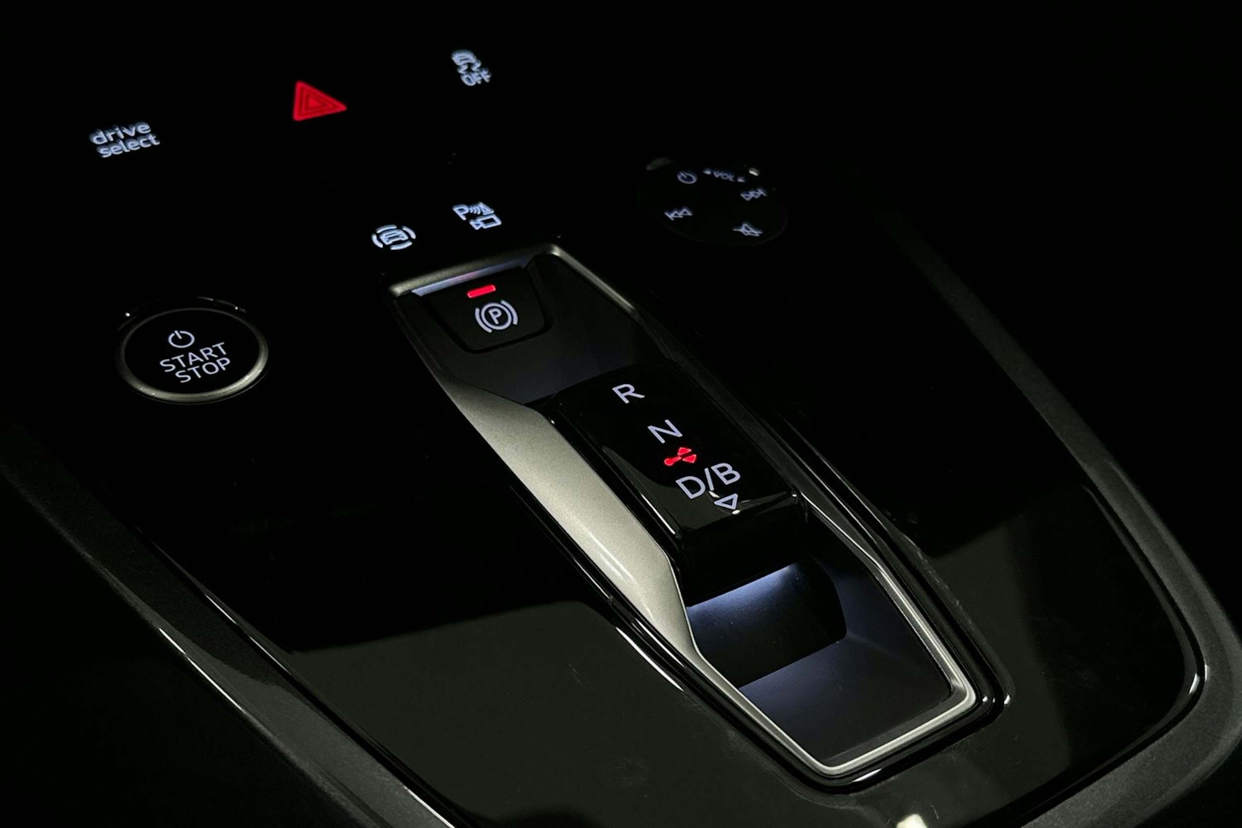 valkoinen Audi Q4 e-tron 2024 kuva 29.