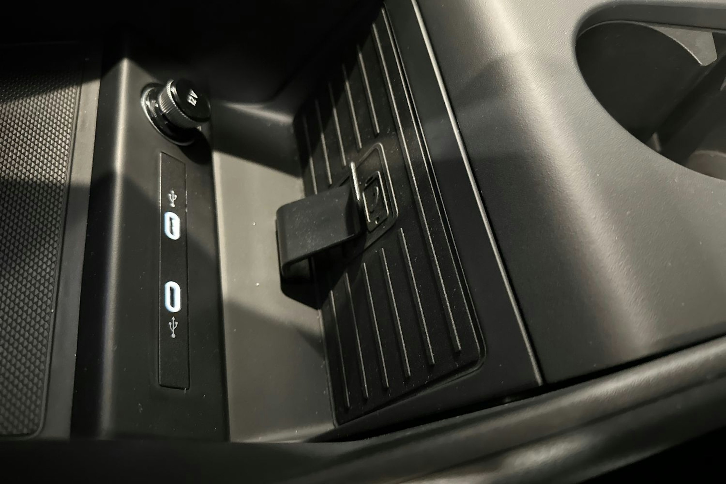 valkoinen Audi Q4 e-tron 2024 kuva 30.