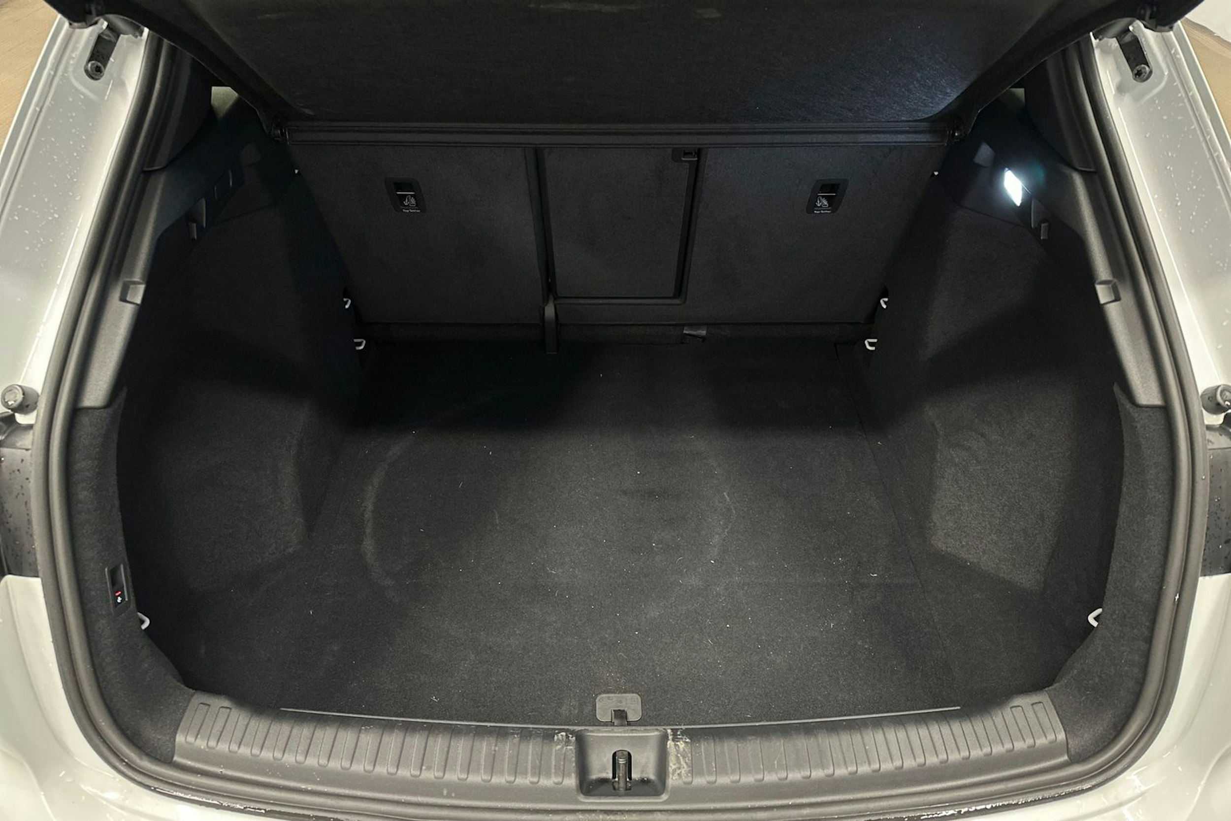 valkoinen Audi Q4 e-tron 2024 kuva 33.