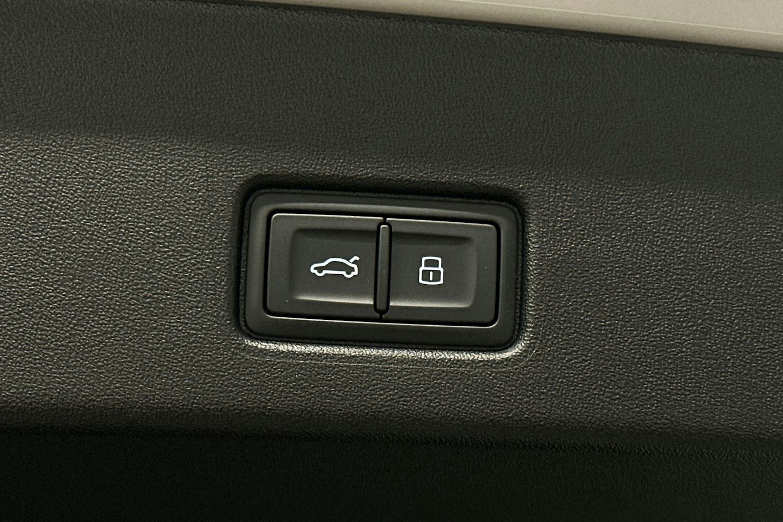 valkoinen Audi Q4 e-tron 2024 kuva 34.