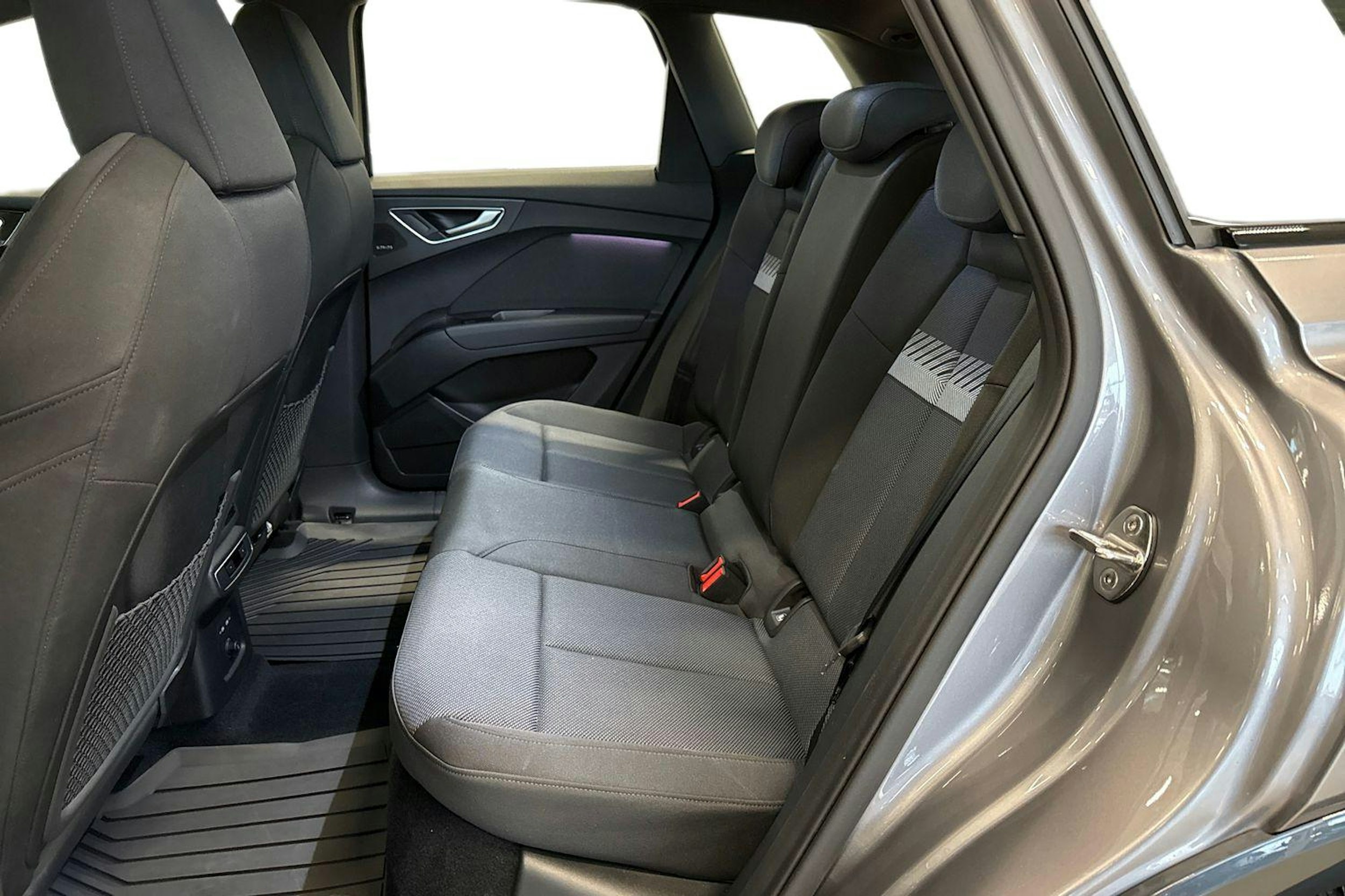 harmaa Audi Q4 e-tron 2024 kuva 10.
