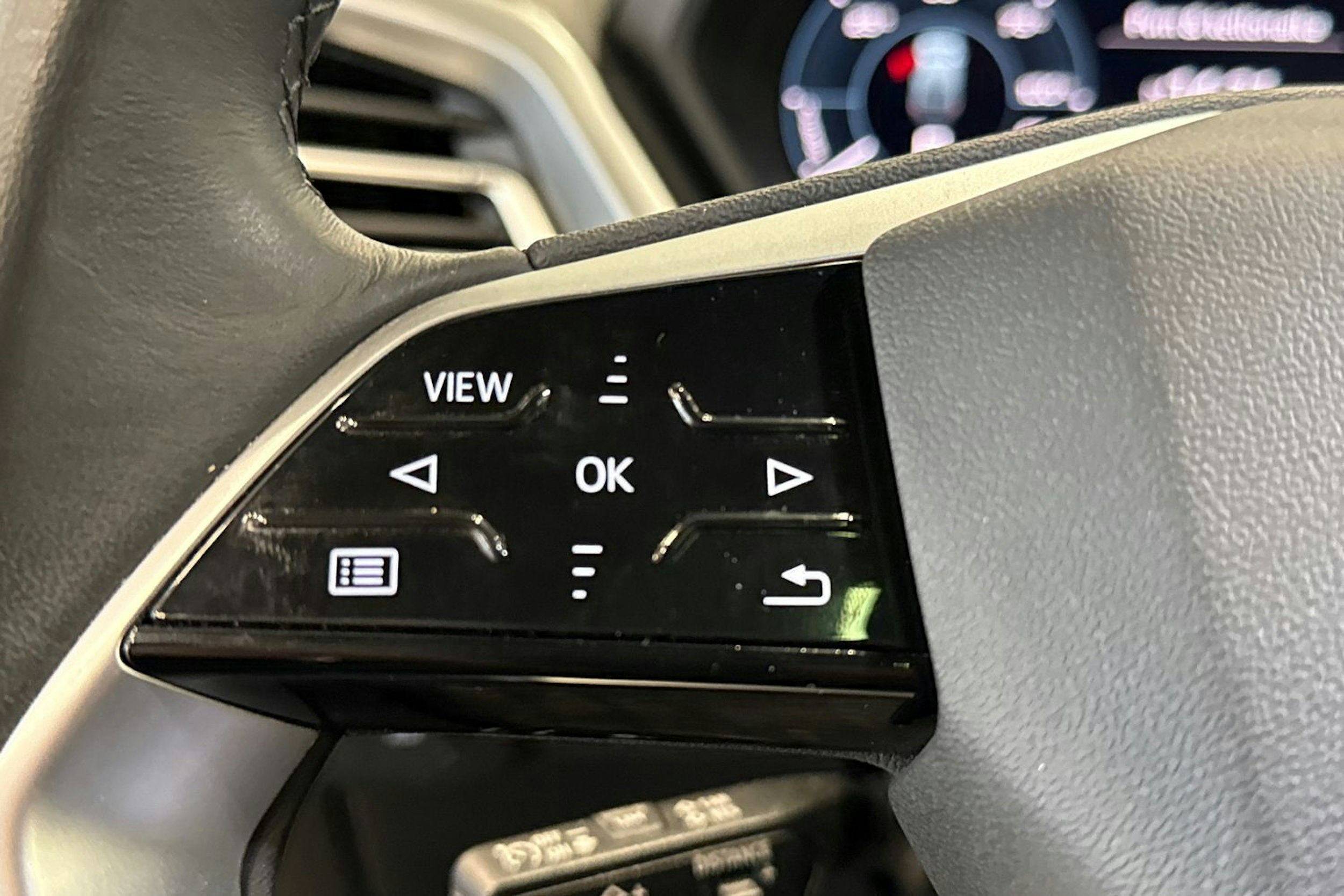 harmaa Audi Q4 e-tron 2024 kuva 23.