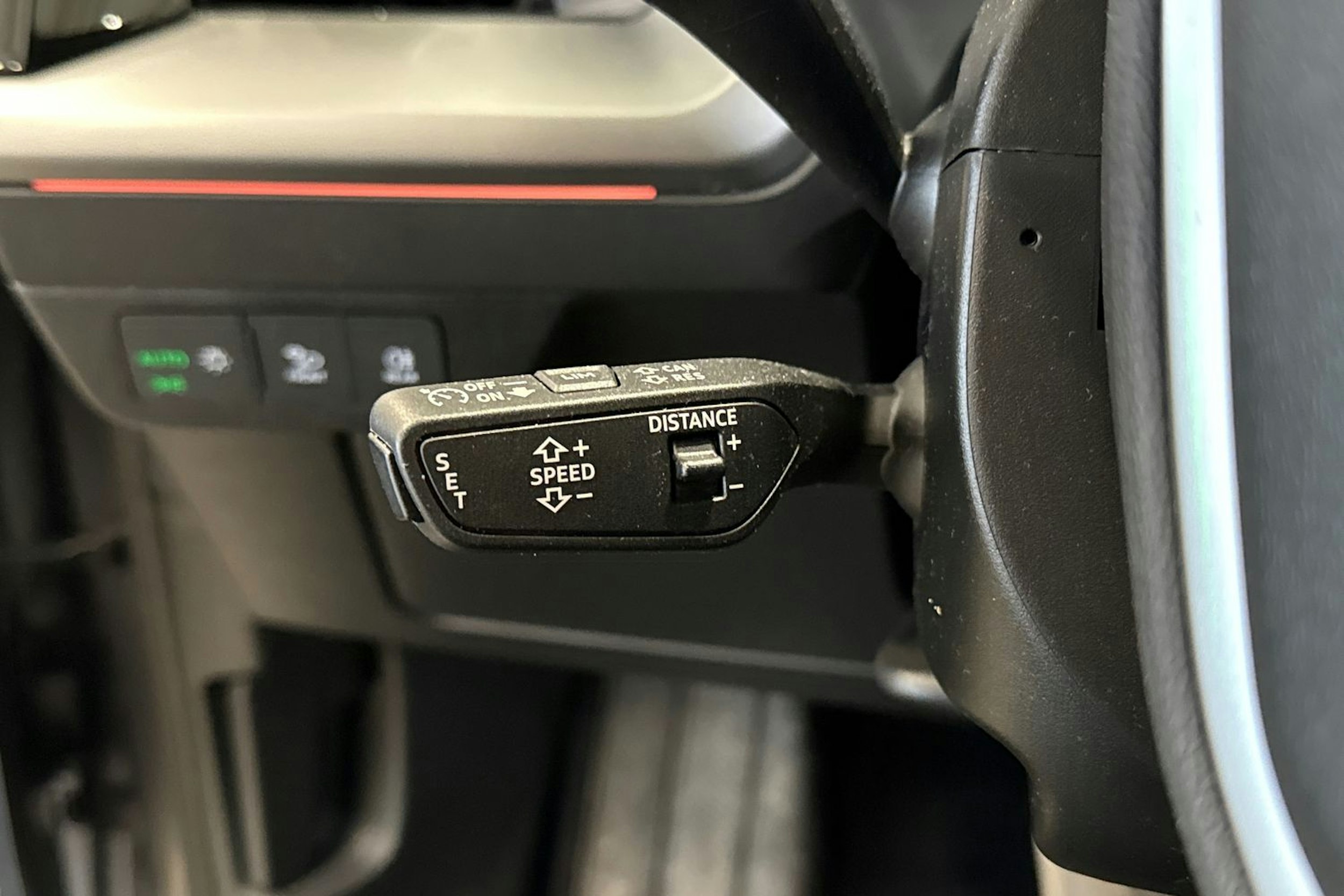 harmaa Audi Q4 e-tron 2024 kuva 25.