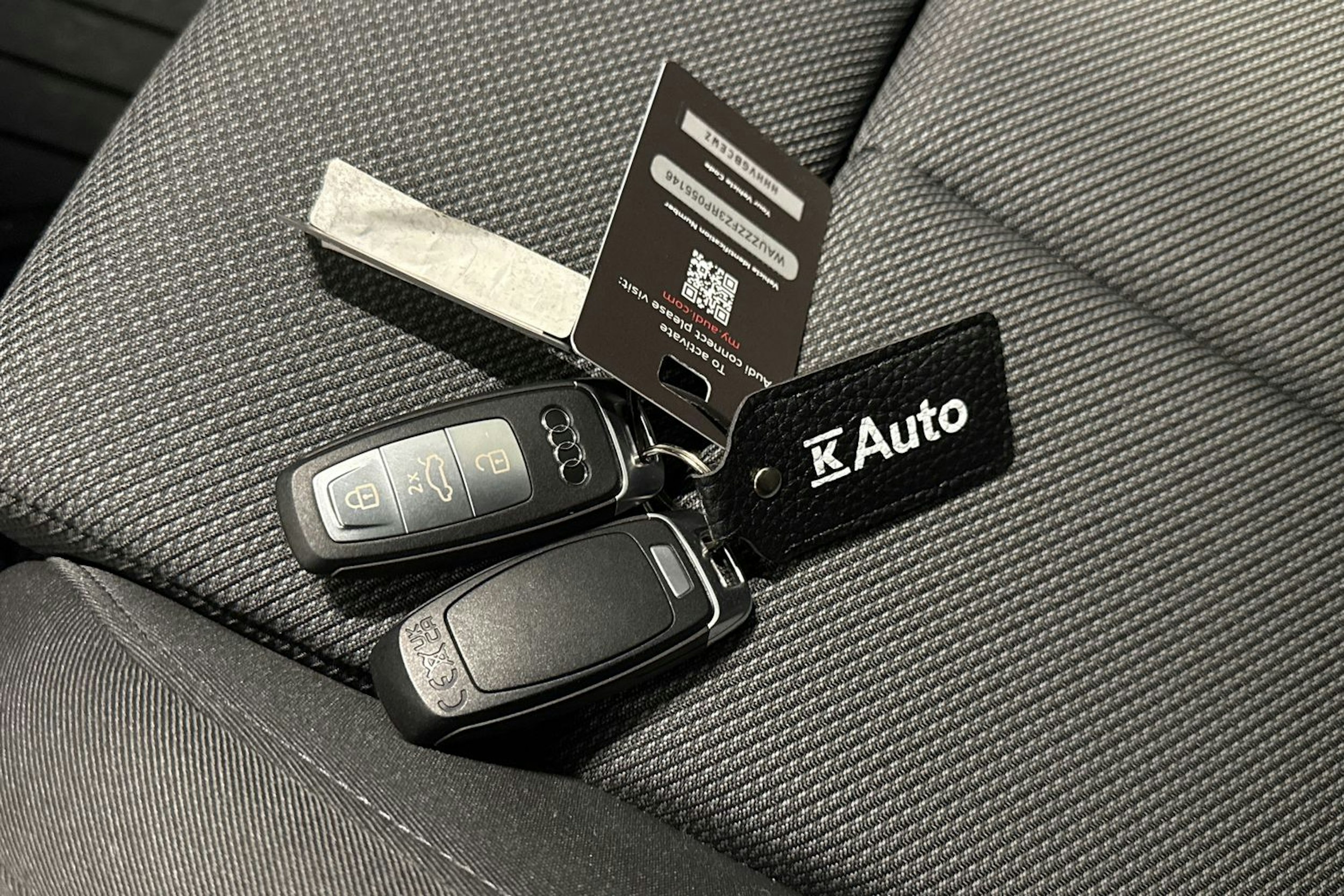 harmaa Audi Q4 e-tron 2024 kuva 32.