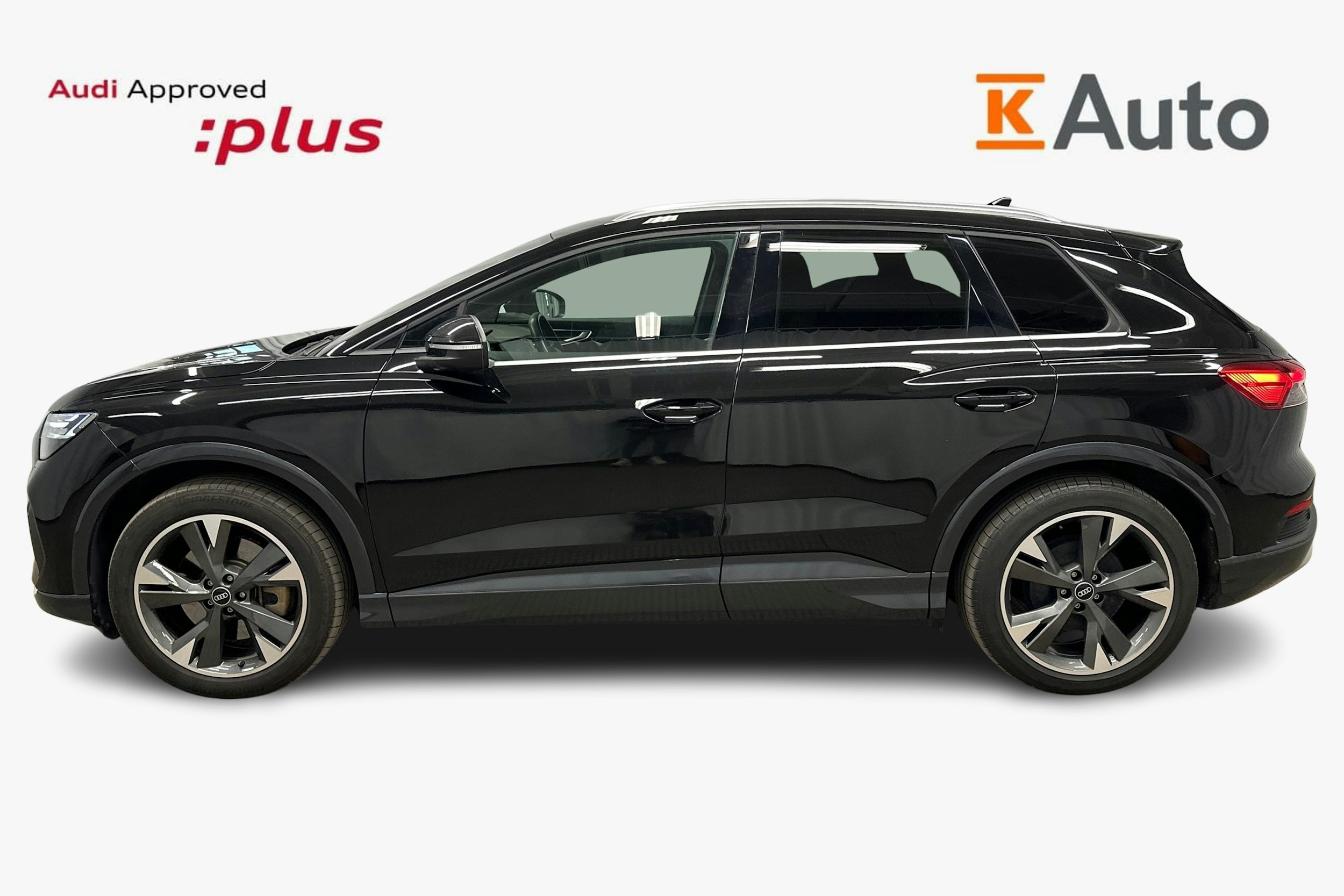 musta Audi Q4 e-tron 2024 kuva 6.