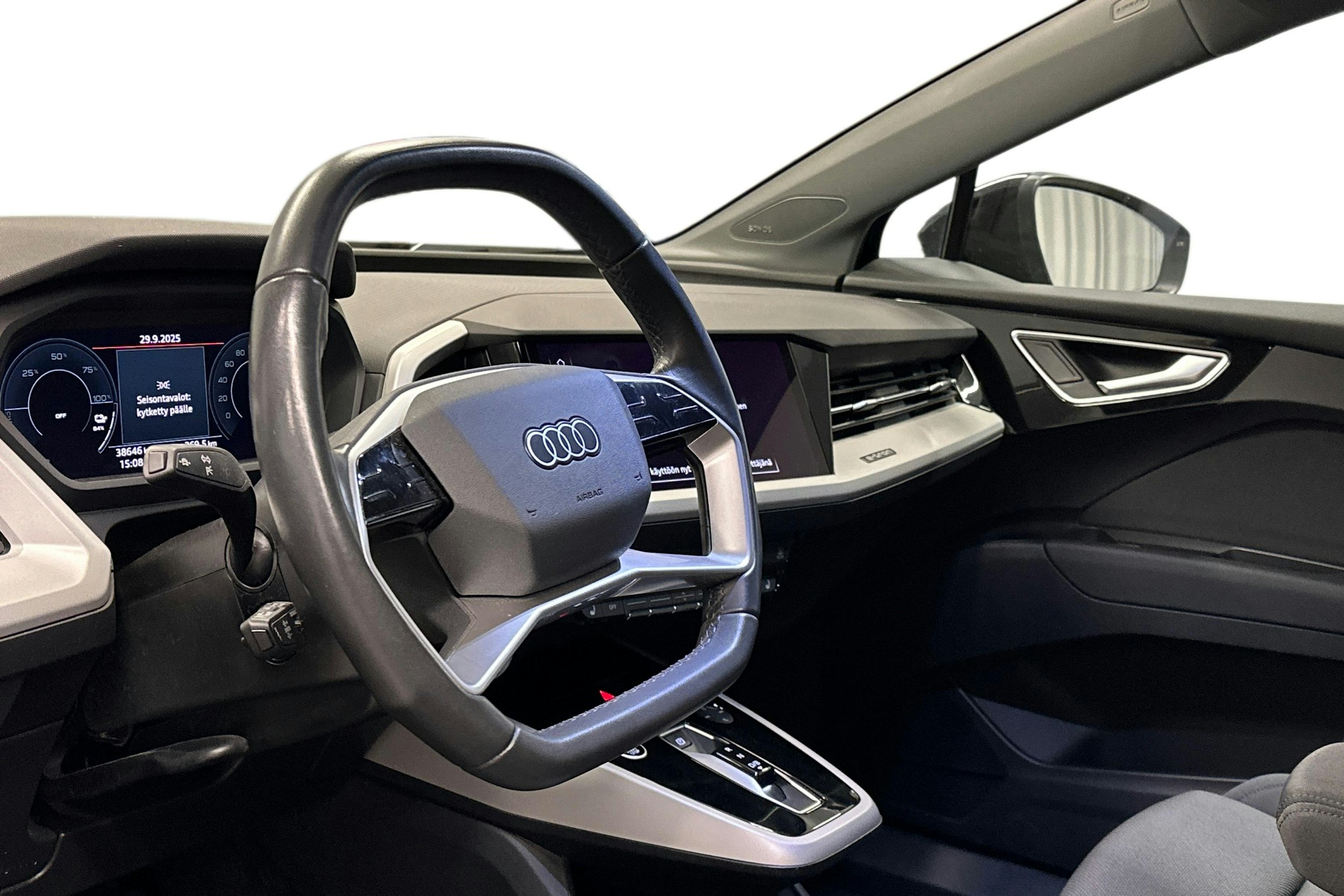 musta Audi Q4 e-tron 2024 kuva 7.