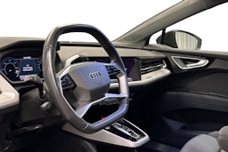 musta Audi Q4 e-tron 2024 kuva 7.